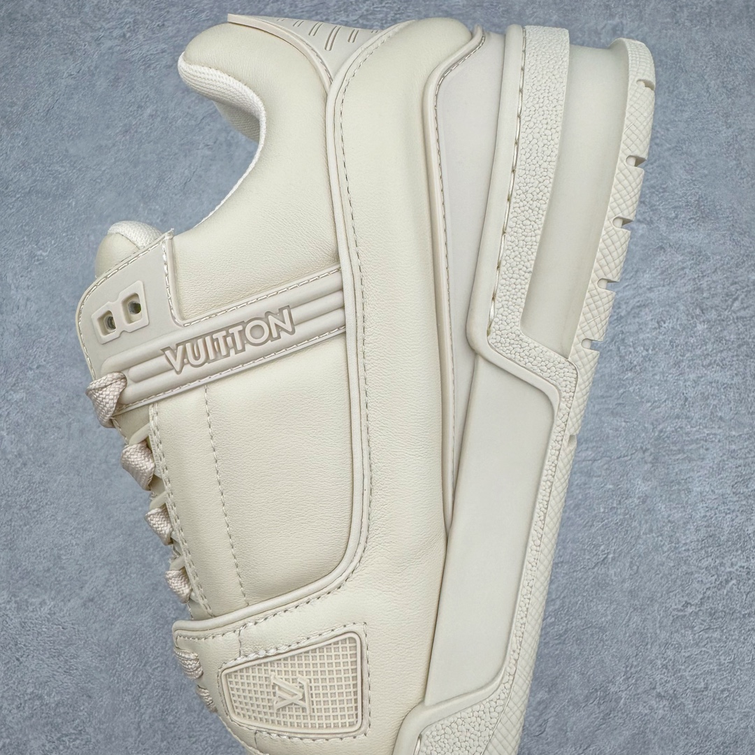 图片[7]-＃GD广顶 Louis Vuitton Trainer lv路易威登时装走秀运动时尚板鞋 外贸零售特供批次 2023全新纸板数据 印花高频效果碾压市面 市售天花板产物 耗时半年巨作 全套原厂新版原纸板楦头开发 原厂特供皮料加持 市场所有版本中综合最强的货品 GD实力大厂出品 全网最全配色更新最快 最成熟的做工稳定的品控 完美鞋型超高的清洁度 零毛边线头瑕疵 全套原楦原纸版原鞋开模 全网最具灵魂的版型 正确原装黄色鞋盒 正确中底印花 鞋面印花3D高频深度立体 全鞋电脑针车 紧密相连 针距密度一致 环保乳胶注塑鞋垫 厚度脚感还原原版 皮面裁剪部位 统一油边封口工艺 原装橡胶大底含胶量大底组合零偏差 专柜全套包装 防尘袋 说明书 质保卡 男女鞋 尺码：35 36 37 38 39 40 41 42 43 44 45-选品中心