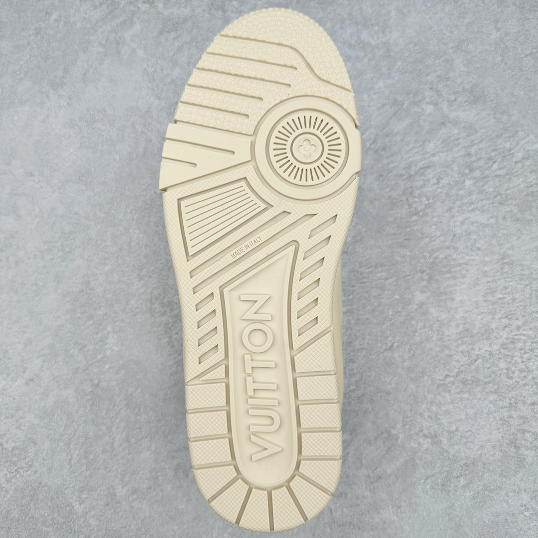 图片[9]-＃GD广顶 Louis Vuitton Trainer lv路易威登时装走秀运动时尚板鞋 外贸零售特供批次 2023全新纸板数据 印花高频效果碾压市面 市售天花板产物 耗时半年巨作 全套原厂新版原纸板楦头开发 原厂特供皮料加持 市场所有版本中综合最强的货品 GD实力大厂出品 全网最全配色更新最快 最成熟的做工稳定的品控 完美鞋型超高的清洁度 零毛边线头瑕疵 全套原楦原纸版原鞋开模 全网最具灵魂的版型 正确原装黄色鞋盒 正确中底印花 鞋面印花3D高频深度立体 全鞋电脑针车 紧密相连 针距密度一致 环保乳胶注塑鞋垫 厚度脚感还原原版 皮面裁剪部位 统一油边封口工艺 原装橡胶大底含胶量大底组合零偏差 专柜全套包装 防尘袋 说明书 质保卡 男女鞋 尺码：35 36 37 38 39 40 41 42 43 44 45-选品中心