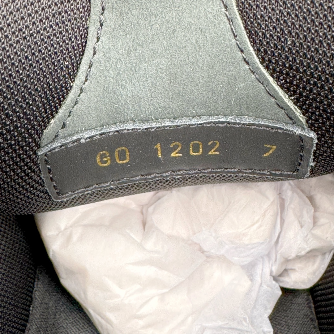 图片[15]-＃GD广顶 Louis Vuitton SKATE lv路易威登系带时装走秀运动时尚板鞋 外贸零售特供批次 2023全新纸板数据 印花高频效果碾压市面 市售天花板产物 耗时半年巨作 全套原厂新版原纸板楦头开发 原厂特供皮料加持 市场所有版本中综合最强的货品 GD实力大厂出品 全网最全配色更新最快 最成熟的做工稳定的品控 完美鞋型超高的清洁度 零毛边线头瑕疵 全套原楦原纸版原鞋开模 全网最具灵魂的版型 正确原装黄色鞋盒 正确中底印花 鞋面印花3D高频深度立体 全鞋电脑针车 紧密相连 针距密度一致 环保乳胶注塑鞋垫 厚度脚感还原原版 皮面裁剪部位 统一油边封口工艺 原装橡胶大底含胶量大底组合零偏差 专柜全套包装 防尘袋 说明书 质保卡 男女鞋 尺码：35 36 37 38 39 40 41 42 43 44 45-选品中心