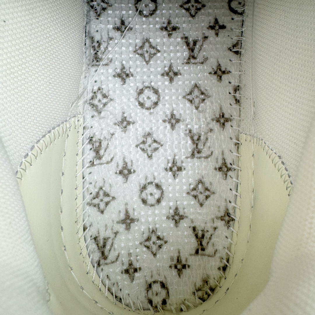 图片[21]-＃GD广顶 Louis Vuitton SKATE lv路易威登系带时装走秀运动时尚板鞋 外贸零售特供批次 2023全新纸板数据 印花高频效果碾压市面 市售天花板产物 耗时半年巨作 全套原厂新版原纸板楦头开发 原厂特供皮料加持 市场所有版本中综合最强的货品 GD实力大厂出品 全网最全配色更新最快 最成熟的做工稳定的品控 完美鞋型超高的清洁度 零毛边线头瑕疵 全套原楦原纸版原鞋开模 全网最具灵魂的版型 正确原装黄色鞋盒 正确中底印花 鞋面印花3D高频深度立体 全鞋电脑针车 紧密相连 针距密度一致 环保乳胶注塑鞋垫 厚度脚感还原原版 皮面裁剪部位 统一油边封口工艺 原装橡胶大底含胶量大底组合零偏差 专柜全套包装 防尘袋 说明书 质保卡 男女鞋 尺码：35 36 37 38 39 40 41 42 43 44 45-选品中心