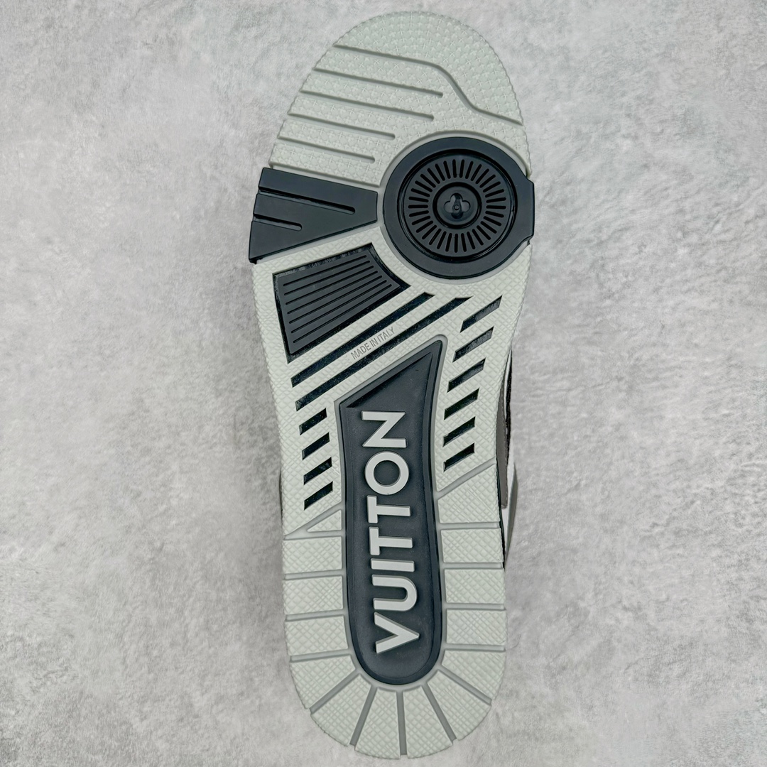图片[9]-＃GD广顶 Louis Vuitton SKATE lv路易威登系带时装走秀运动时尚板鞋 外贸零售特供批次 2023全新纸板数据 印花高频效果碾压市面 市售天花板产物 耗时半年巨作 全套原厂新版原纸板楦头开发 原厂特供皮料加持 市场所有版本中综合最强的货品 GD实力大厂出品 全网最全配色更新最快 最成熟的做工稳定的品控 完美鞋型超高的清洁度 零毛边线头瑕疵 全套原楦原纸版原鞋开模 全网最具灵魂的版型 正确原装黄色鞋盒 正确中底印花 鞋面印花3D高频深度立体 全鞋电脑针车 紧密相连 针距密度一致 环保乳胶注塑鞋垫 厚度脚感还原原版 皮面裁剪部位 统一油边封口工艺 原装橡胶大底含胶量大底组合零偏差 专柜全套包装 防尘袋 说明书 质保卡 男女鞋 尺码：35 36 37 38 39 40 41 42 43 44 45-选品中心