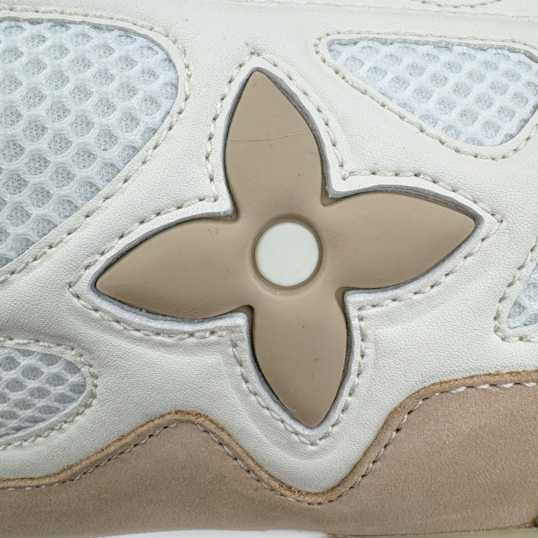 图片[19]-＃GD广顶 Louis Vuitton SKATE lv路易威登系带时装走秀运动时尚板鞋 外贸零售特供批次 2023全新纸板数据 印花高频效果碾压市面 市售天花板产物 耗时半年巨作 全套原厂新版原纸板楦头开发 原厂特供皮料加持 市场所有版本中综合最强的货品 GD实力大厂出品 全网最全配色更新最快 最成熟的做工稳定的品控 完美鞋型超高的清洁度 零毛边线头瑕疵 全套原楦原纸版原鞋开模 全网最具灵魂的版型 正确原装黄色鞋盒 正确中底印花 鞋面印花3D高频深度立体 全鞋电脑针车 紧密相连 针距密度一致 环保乳胶注塑鞋垫 厚度脚感还原原版 皮面裁剪部位 统一油边封口工艺 原装橡胶大底含胶量大底组合零偏差 专柜全套包装 防尘袋 说明书 质保卡 男女鞋 尺码：35 36 37 38 39 40 41 42 43 44 45-选品中心