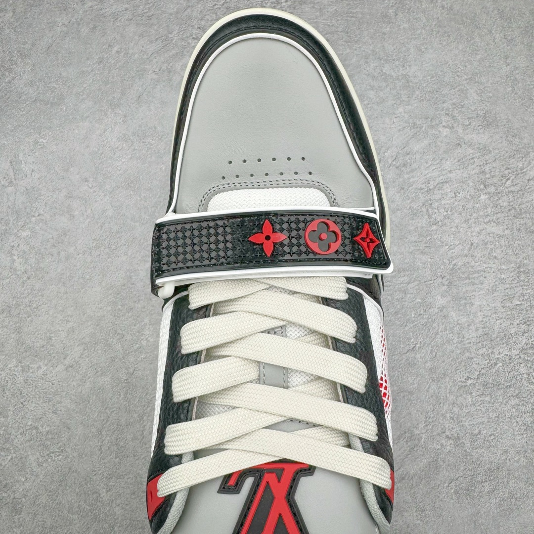 图片[4]-＃GD广顶 Louis Vuitton Trainer lv路易威登时装走秀运动时尚板鞋 外贸零售特供批次 2023全新纸板数据 印花高频效果碾压市面 市售天花板产物 耗时半年巨作 全套原厂新版原纸板楦头开发 原厂特供皮料加持 市场所有版本中综合最强的货品 GD实力大厂出品 全网最全配色更新最快 最成熟的做工稳定的品控 完美鞋型超高的清洁度 零毛边线头瑕疵 全套原楦原纸版原鞋开模 全网最具灵魂的版型 正确原装黄色鞋盒 正确中底印花 鞋面印花3D高频深度立体 全鞋电脑针车 紧密相连 针距密度一致 环保乳胶注塑鞋垫 厚度脚感还原原版 皮面裁剪部位 统一油边封口工艺 原装橡胶大底含胶量大底组合零偏差 专柜全套包装 防尘袋 说明书 质保卡 男女鞋 尺码：35 36 37 38 39 40 41 42 43 44 45-选品中心