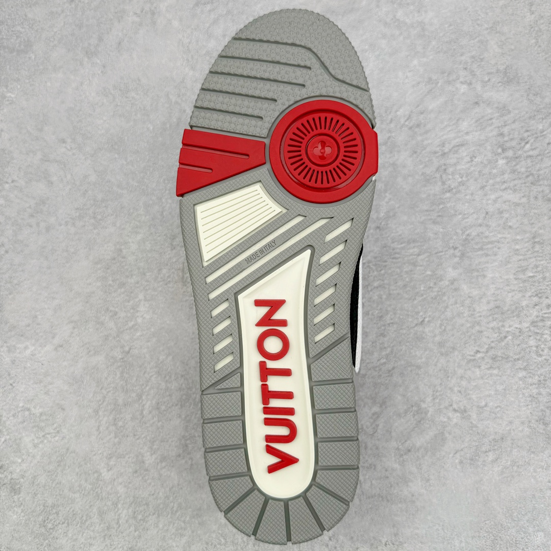 图片[9]-＃GD广顶 Louis Vuitton Trainer lv路易威登时装走秀运动时尚板鞋 外贸零售特供批次 2023全新纸板数据 印花高频效果碾压市面 市售天花板产物 耗时半年巨作 全套原厂新版原纸板楦头开发 原厂特供皮料加持 市场所有版本中综合最强的货品 GD实力大厂出品 全网最全配色更新最快 最成熟的做工稳定的品控 完美鞋型超高的清洁度 零毛边线头瑕疵 全套原楦原纸版原鞋开模 全网最具灵魂的版型 正确原装黄色鞋盒 正确中底印花 鞋面印花3D高频深度立体 全鞋电脑针车 紧密相连 针距密度一致 环保乳胶注塑鞋垫 厚度脚感还原原版 皮面裁剪部位 统一油边封口工艺 原装橡胶大底含胶量大底组合零偏差 专柜全套包装 防尘袋 说明书 质保卡 男女鞋 尺码：35 36 37 38 39 40 41 42 43 44 45-选品中心