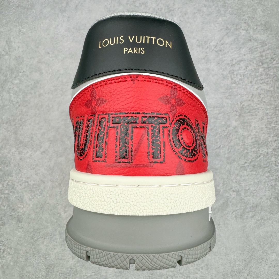 图片[8]-＃GD广顶 Louis Vuitton Trainer lv路易威登时装走秀运动时尚板鞋 外贸零售特供批次 2023全新纸板数据 印花高频效果碾压市面 市售天花板产物 耗时半年巨作 全套原厂新版原纸板楦头开发 原厂特供皮料加持 市场所有版本中综合最强的货品 GD实力大厂出品 全网最全配色更新最快 最成熟的做工稳定的品控 完美鞋型超高的清洁度 零毛边线头瑕疵 全套原楦原纸版原鞋开模 全网最具灵魂的版型 正确原装黄色鞋盒 正确中底印花 鞋面印花3D高频深度立体 全鞋电脑针车 紧密相连 针距密度一致 环保乳胶注塑鞋垫 厚度脚感还原原版 皮面裁剪部位 统一油边封口工艺 原装橡胶大底含胶量大底组合零偏差 专柜全套包装 防尘袋 说明书 质保卡 男女鞋 尺码：35 36 37 38 39 40 41 42 43 44 45-选品中心