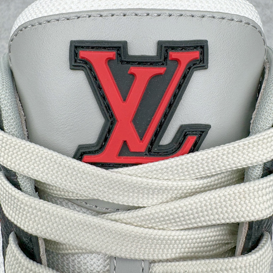 图片[16]-＃GD广顶 Louis Vuitton Trainer lv路易威登时装走秀运动时尚板鞋 外贸零售特供批次 2023全新纸板数据 印花高频效果碾压市面 市售天花板产物 耗时半年巨作 全套原厂新版原纸板楦头开发 原厂特供皮料加持 市场所有版本中综合最强的货品 GD实力大厂出品 全网最全配色更新最快 最成熟的做工稳定的品控 完美鞋型超高的清洁度 零毛边线头瑕疵 全套原楦原纸版原鞋开模 全网最具灵魂的版型 正确原装黄色鞋盒 正确中底印花 鞋面印花3D高频深度立体 全鞋电脑针车 紧密相连 针距密度一致 环保乳胶注塑鞋垫 厚度脚感还原原版 皮面裁剪部位 统一油边封口工艺 原装橡胶大底含胶量大底组合零偏差 专柜全套包装 防尘袋 说明书 质保卡 男女鞋 尺码：35 36 37 38 39 40 41 42 43 44 45-选品中心