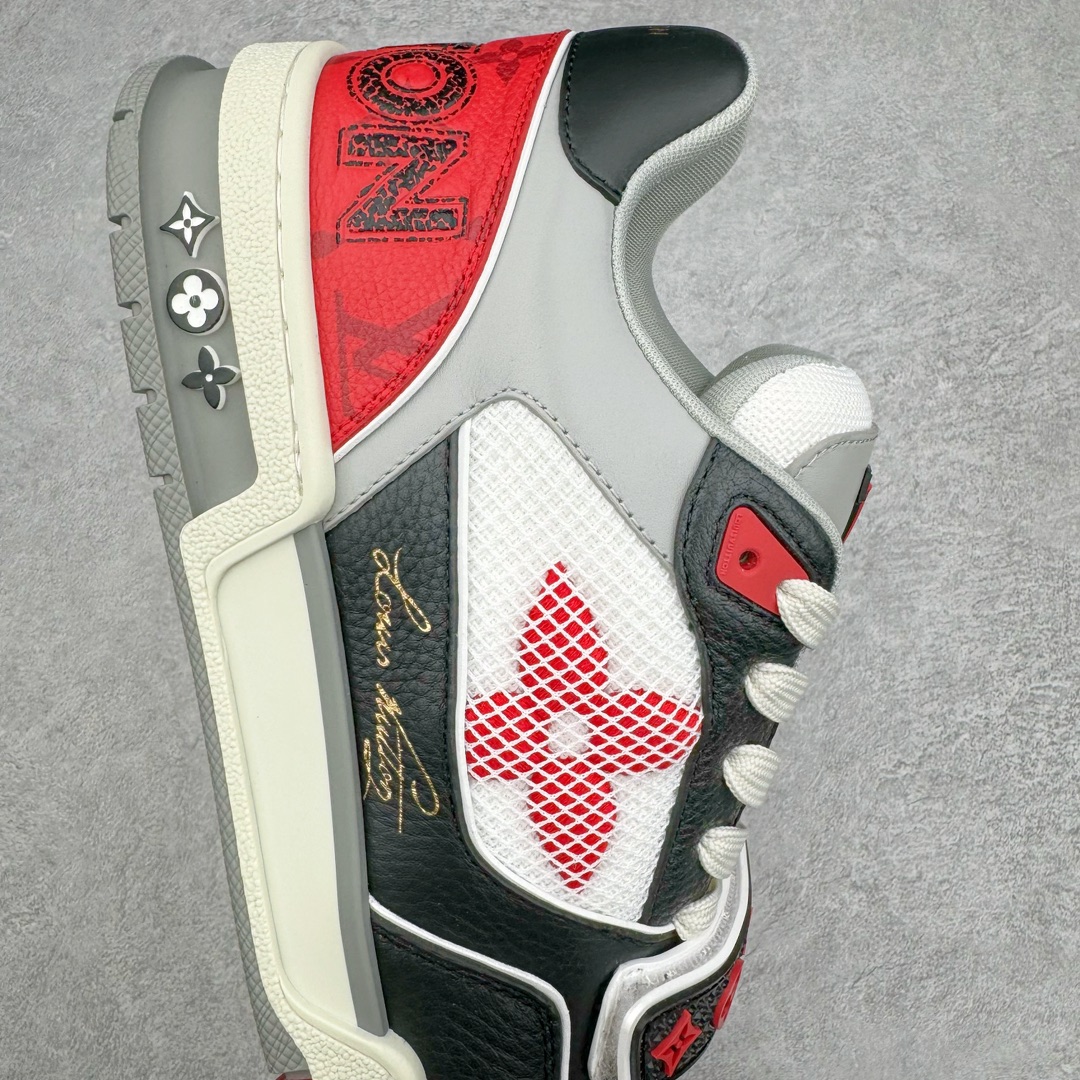 图片[6]-＃GD广顶 Louis Vuitton Trainer lv路易威登时装走秀运动时尚板鞋 外贸零售特供批次 2023全新纸板数据 印花高频效果碾压市面 市售天花板产物 耗时半年巨作 全套原厂新版原纸板楦头开发 原厂特供皮料加持 市场所有版本中综合最强的货品 GD实力大厂出品 全网最全配色更新最快 最成熟的做工稳定的品控 完美鞋型超高的清洁度 零毛边线头瑕疵 全套原楦原纸版原鞋开模 全网最具灵魂的版型 正确原装黄色鞋盒 正确中底印花 鞋面印花3D高频深度立体 全鞋电脑针车 紧密相连 针距密度一致 环保乳胶注塑鞋垫 厚度脚感还原原版 皮面裁剪部位 统一油边封口工艺 原装橡胶大底含胶量大底组合零偏差 专柜全套包装 防尘袋 说明书 质保卡 男女鞋 尺码：35 36 37 38 39 40 41 42 43 44 45-选品中心