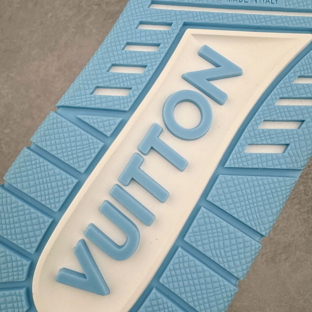 图片[19]-＃GD广顶 Louis Vuitton Trainer lv路易威登时装走秀运动时尚板鞋 外贸零售特供批次 2023全新纸板数据 印花高频效果碾压市面 市售天花板产物 耗时半年巨作 全套原厂新版原纸板楦头开发 原厂特供皮料加持 市场所有版本中综合最强的货品 GD实力大厂出品 全网最全配色更新最快 最成熟的做工稳定的品控 完美鞋型超高的清洁度 零毛边线头瑕疵 全套原楦原纸版原鞋开模 全网最具灵魂的版型 正确原装黄色鞋盒 正确中底印花 鞋面印花3D高频深度立体 全鞋电脑针车 紧密相连 针距密度一致 环保乳胶注塑鞋垫 厚度脚感还原原版 皮面裁剪部位 统一油边封口工艺 原装橡胶大底含胶量大底组合零偏差 专柜全套包装 防尘袋 说明书 质保卡 男女鞋 尺码：35 36 37 38 39 40 41 42 43 44 45-选品中心