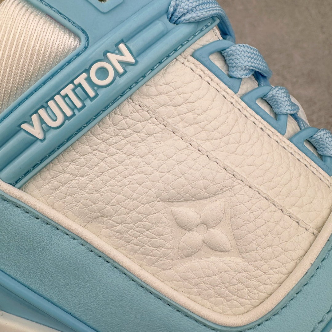 图片[13]-＃GD广顶 Louis Vuitton Trainer lv路易威登时装走秀运动时尚板鞋 外贸零售特供批次 2023全新纸板数据 印花高频效果碾压市面 市售天花板产物 耗时半年巨作 全套原厂新版原纸板楦头开发 原厂特供皮料加持 市场所有版本中综合最强的货品 GD实力大厂出品 全网最全配色更新最快 最成熟的做工稳定的品控 完美鞋型超高的清洁度 零毛边线头瑕疵 全套原楦原纸版原鞋开模 全网最具灵魂的版型 正确原装黄色鞋盒 正确中底印花 鞋面印花3D高频深度立体 全鞋电脑针车 紧密相连 针距密度一致 环保乳胶注塑鞋垫 厚度脚感还原原版 皮面裁剪部位 统一油边封口工艺 原装橡胶大底含胶量大底组合零偏差 专柜全套包装 防尘袋 说明书 质保卡 男女鞋 尺码：35 36 37 38 39 40 41 42 43 44 45-选品中心