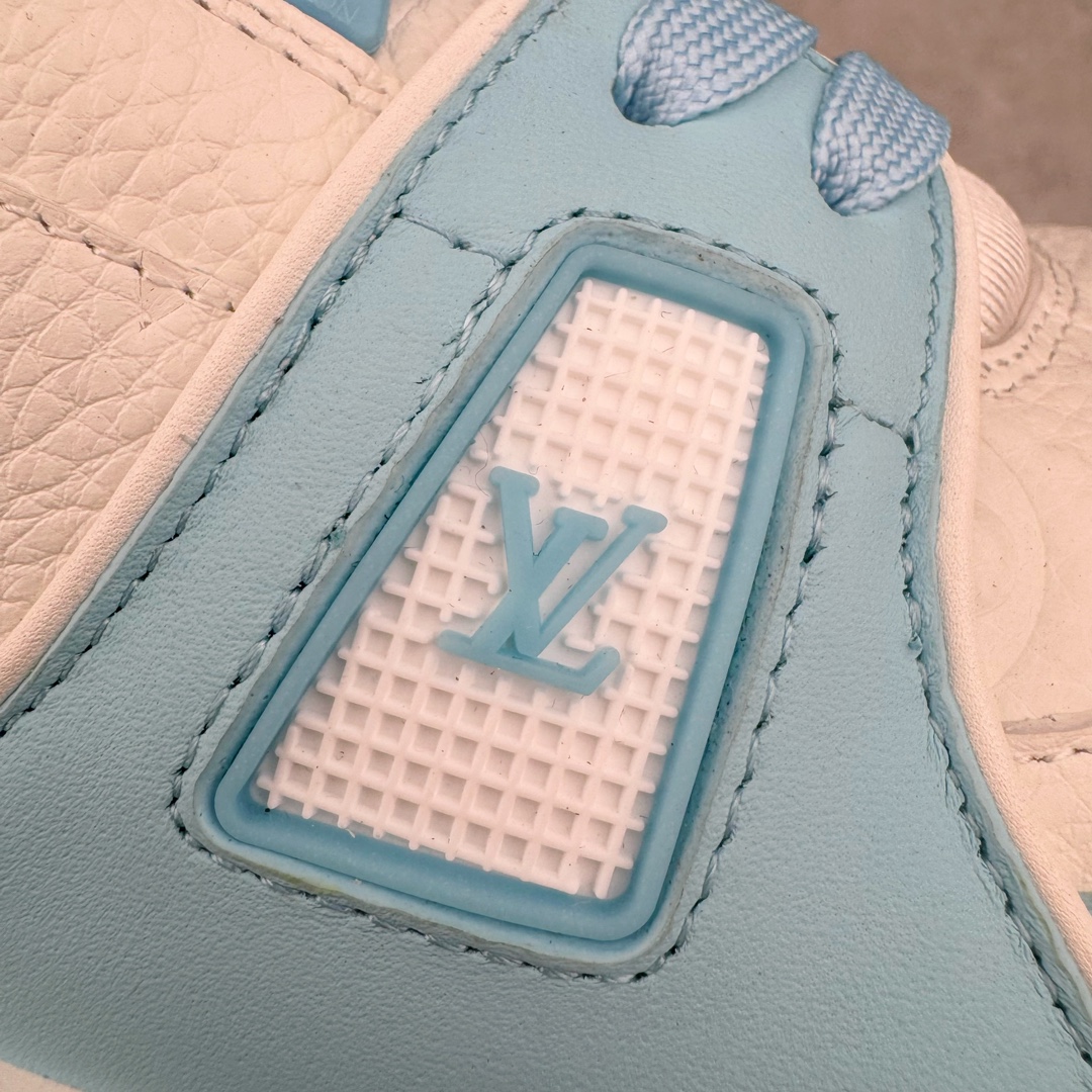 图片[14]-＃GD广顶 Louis Vuitton Trainer lv路易威登时装走秀运动时尚板鞋 外贸零售特供批次 2023全新纸板数据 印花高频效果碾压市面 市售天花板产物 耗时半年巨作 全套原厂新版原纸板楦头开发 原厂特供皮料加持 市场所有版本中综合最强的货品 GD实力大厂出品 全网最全配色更新最快 最成熟的做工稳定的品控 完美鞋型超高的清洁度 零毛边线头瑕疵 全套原楦原纸版原鞋开模 全网最具灵魂的版型 正确原装黄色鞋盒 正确中底印花 鞋面印花3D高频深度立体 全鞋电脑针车 紧密相连 针距密度一致 环保乳胶注塑鞋垫 厚度脚感还原原版 皮面裁剪部位 统一油边封口工艺 原装橡胶大底含胶量大底组合零偏差 专柜全套包装 防尘袋 说明书 质保卡 男女鞋 尺码：35 36 37 38 39 40 41 42 43 44 45-选品中心