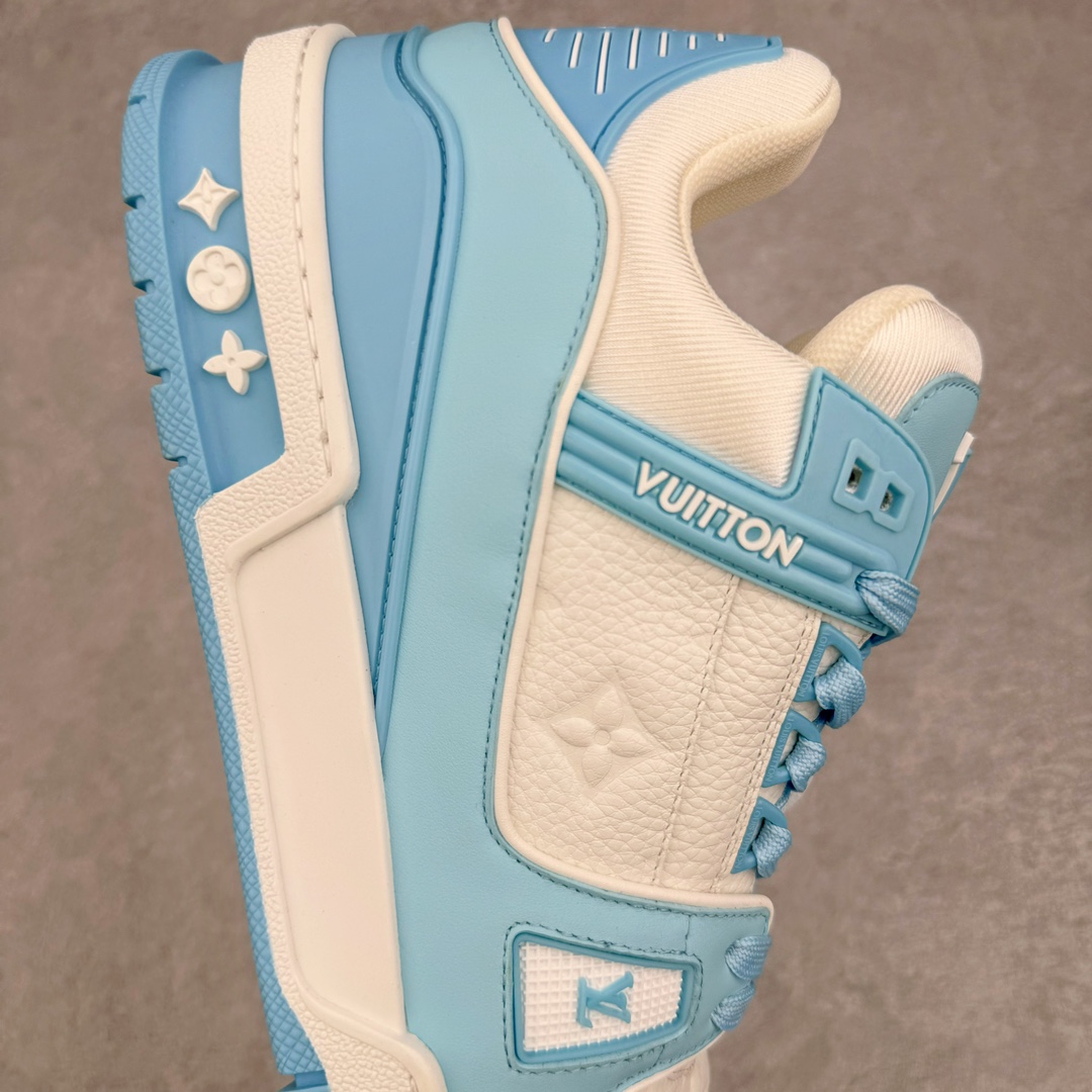 图片[6]-＃GD广顶 Louis Vuitton Trainer lv路易威登时装走秀运动时尚板鞋 外贸零售特供批次 2023全新纸板数据 印花高频效果碾压市面 市售天花板产物 耗时半年巨作 全套原厂新版原纸板楦头开发 原厂特供皮料加持 市场所有版本中综合最强的货品 GD实力大厂出品 全网最全配色更新最快 最成熟的做工稳定的品控 完美鞋型超高的清洁度 零毛边线头瑕疵 全套原楦原纸版原鞋开模 全网最具灵魂的版型 正确原装黄色鞋盒 正确中底印花 鞋面印花3D高频深度立体 全鞋电脑针车 紧密相连 针距密度一致 环保乳胶注塑鞋垫 厚度脚感还原原版 皮面裁剪部位 统一油边封口工艺 原装橡胶大底含胶量大底组合零偏差 专柜全套包装 防尘袋 说明书 质保卡 男女鞋 尺码：35 36 37 38 39 40 41 42 43 44 45-选品中心