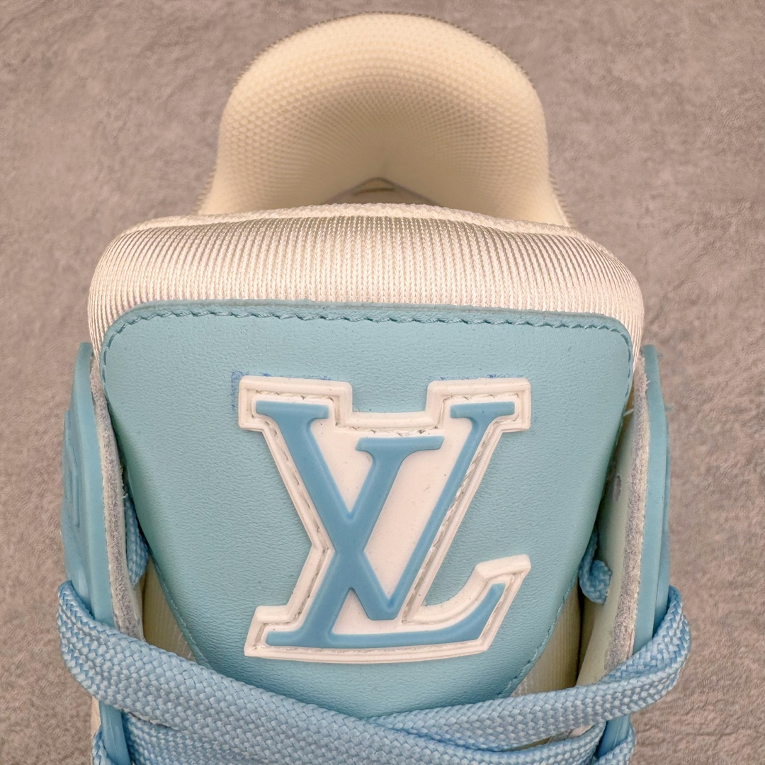 图片[15]-＃GD广顶 Louis Vuitton Trainer lv路易威登时装走秀运动时尚板鞋 外贸零售特供批次 2023全新纸板数据 印花高频效果碾压市面 市售天花板产物 耗时半年巨作 全套原厂新版原纸板楦头开发 原厂特供皮料加持 市场所有版本中综合最强的货品 GD实力大厂出品 全网最全配色更新最快 最成熟的做工稳定的品控 完美鞋型超高的清洁度 零毛边线头瑕疵 全套原楦原纸版原鞋开模 全网最具灵魂的版型 正确原装黄色鞋盒 正确中底印花 鞋面印花3D高频深度立体 全鞋电脑针车 紧密相连 针距密度一致 环保乳胶注塑鞋垫 厚度脚感还原原版 皮面裁剪部位 统一油边封口工艺 原装橡胶大底含胶量大底组合零偏差 专柜全套包装 防尘袋 说明书 质保卡 男女鞋 尺码：35 36 37 38 39 40 41 42 43 44 45-选品中心
