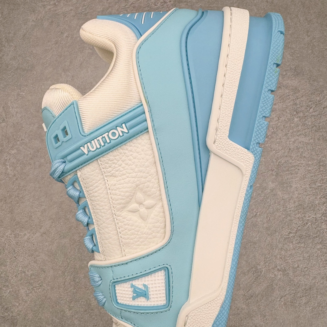 图片[7]-＃GD广顶 Louis Vuitton Trainer lv路易威登时装走秀运动时尚板鞋 外贸零售特供批次 2023全新纸板数据 印花高频效果碾压市面 市售天花板产物 耗时半年巨作 全套原厂新版原纸板楦头开发 原厂特供皮料加持 市场所有版本中综合最强的货品 GD实力大厂出品 全网最全配色更新最快 最成熟的做工稳定的品控 完美鞋型超高的清洁度 零毛边线头瑕疵 全套原楦原纸版原鞋开模 全网最具灵魂的版型 正确原装黄色鞋盒 正确中底印花 鞋面印花3D高频深度立体 全鞋电脑针车 紧密相连 针距密度一致 环保乳胶注塑鞋垫 厚度脚感还原原版 皮面裁剪部位 统一油边封口工艺 原装橡胶大底含胶量大底组合零偏差 专柜全套包装 防尘袋 说明书 质保卡 男女鞋 尺码：35 36 37 38 39 40 41 42 43 44 45-选品中心