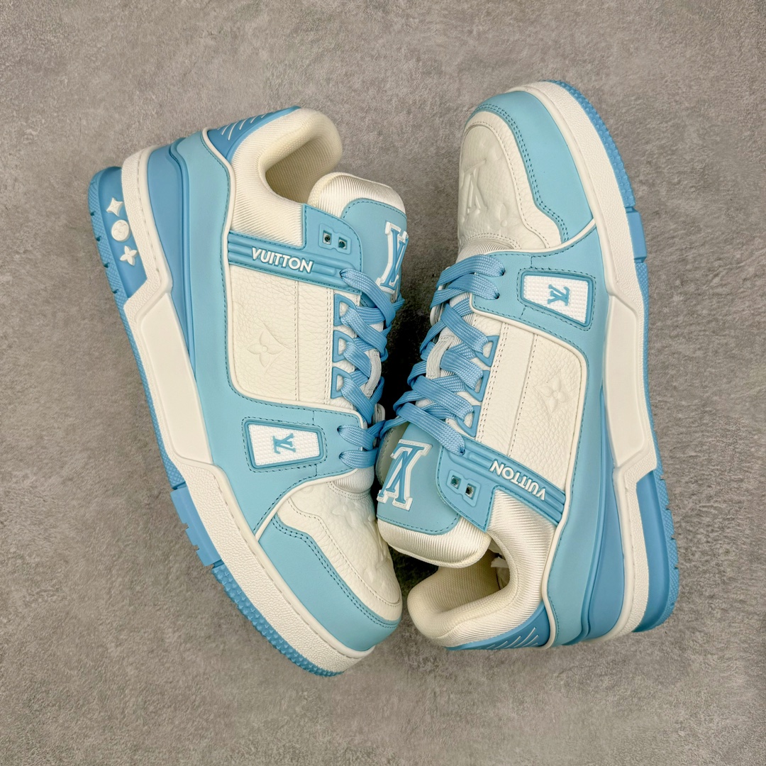 图片[3]-＃GD广顶 Louis Vuitton Trainer lv路易威登时装走秀运动时尚板鞋 外贸零售特供批次 2023全新纸板数据 印花高频效果碾压市面 市售天花板产物 耗时半年巨作 全套原厂新版原纸板楦头开发 原厂特供皮料加持 市场所有版本中综合最强的货品 GD实力大厂出品 全网最全配色更新最快 最成熟的做工稳定的品控 完美鞋型超高的清洁度 零毛边线头瑕疵 全套原楦原纸版原鞋开模 全网最具灵魂的版型 正确原装黄色鞋盒 正确中底印花 鞋面印花3D高频深度立体 全鞋电脑针车 紧密相连 针距密度一致 环保乳胶注塑鞋垫 厚度脚感还原原版 皮面裁剪部位 统一油边封口工艺 原装橡胶大底含胶量大底组合零偏差 专柜全套包装 防尘袋 说明书 质保卡 男女鞋 尺码：35 36 37 38 39 40 41 42 43 44 45-选品中心