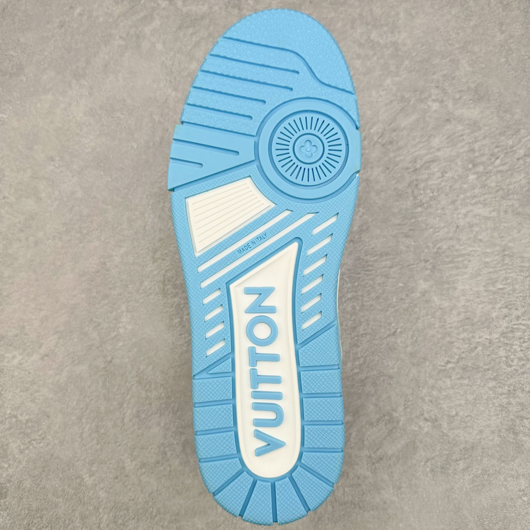 图片[9]-＃GD广顶 Louis Vuitton Trainer lv路易威登时装走秀运动时尚板鞋 外贸零售特供批次 2023全新纸板数据 印花高频效果碾压市面 市售天花板产物 耗时半年巨作 全套原厂新版原纸板楦头开发 原厂特供皮料加持 市场所有版本中综合最强的货品 GD实力大厂出品 全网最全配色更新最快 最成熟的做工稳定的品控 完美鞋型超高的清洁度 零毛边线头瑕疵 全套原楦原纸版原鞋开模 全网最具灵魂的版型 正确原装黄色鞋盒 正确中底印花 鞋面印花3D高频深度立体 全鞋电脑针车 紧密相连 针距密度一致 环保乳胶注塑鞋垫 厚度脚感还原原版 皮面裁剪部位 统一油边封口工艺 原装橡胶大底含胶量大底组合零偏差 专柜全套包装 防尘袋 说明书 质保卡 男女鞋 尺码：35 36 37 38 39 40 41 42 43 44 45-选品中心