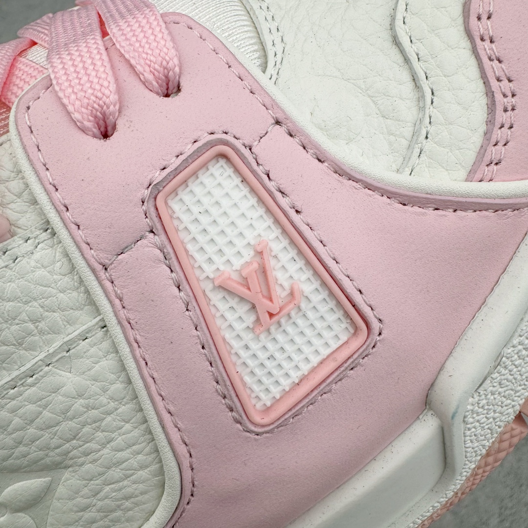 图片[15]-＃GD广顶 Louis Vuitton Trainer lv路易威登时装走秀运动时尚板鞋 外贸零售特供批次 2023全新纸板数据 印花高频效果碾压市面 市售天花板产物 耗时半年巨作 全套原厂新版原纸板楦头开发 原厂特供皮料加持 市场所有版本中综合最强的货品 GD实力大厂出品 全网最全配色更新最快 最成熟的做工稳定的品控 完美鞋型超高的清洁度 零毛边线头瑕疵 全套原楦原纸版原鞋开模 全网最具灵魂的版型 正确原装黄色鞋盒 正确中底印花 鞋面印花3D高频深度立体 全鞋电脑针车 紧密相连 针距密度一致 环保乳胶注塑鞋垫 厚度脚感还原原版 皮面裁剪部位 统一油边封口工艺 原装橡胶大底含胶量大底组合零偏差 专柜全套包装 防尘袋 说明书 质保卡 男女鞋 尺码：35 36 37 38 39 40 41 42 43 44 45-选品中心