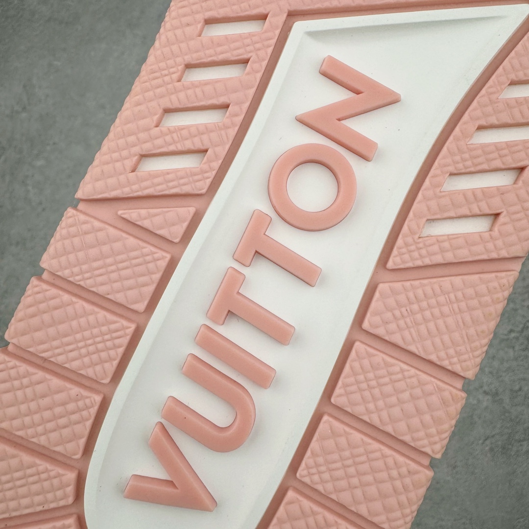 图片[19]-＃GD广顶 Louis Vuitton Trainer lv路易威登时装走秀运动时尚板鞋 外贸零售特供批次 2023全新纸板数据 印花高频效果碾压市面 市售天花板产物 耗时半年巨作 全套原厂新版原纸板楦头开发 原厂特供皮料加持 市场所有版本中综合最强的货品 GD实力大厂出品 全网最全配色更新最快 最成熟的做工稳定的品控 完美鞋型超高的清洁度 零毛边线头瑕疵 全套原楦原纸版原鞋开模 全网最具灵魂的版型 正确原装黄色鞋盒 正确中底印花 鞋面印花3D高频深度立体 全鞋电脑针车 紧密相连 针距密度一致 环保乳胶注塑鞋垫 厚度脚感还原原版 皮面裁剪部位 统一油边封口工艺 原装橡胶大底含胶量大底组合零偏差 专柜全套包装 防尘袋 说明书 质保卡 男女鞋 尺码：35 36 37 38 39 40 41 42 43 44 45-选品中心