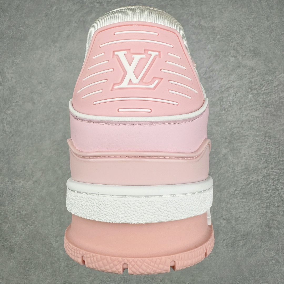 图片[8]-＃GD广顶 Louis Vuitton Trainer lv路易威登时装走秀运动时尚板鞋 外贸零售特供批次 2023全新纸板数据 印花高频效果碾压市面 市售天花板产物 耗时半年巨作 全套原厂新版原纸板楦头开发 原厂特供皮料加持 市场所有版本中综合最强的货品 GD实力大厂出品 全网最全配色更新最快 最成熟的做工稳定的品控 完美鞋型超高的清洁度 零毛边线头瑕疵 全套原楦原纸版原鞋开模 全网最具灵魂的版型 正确原装黄色鞋盒 正确中底印花 鞋面印花3D高频深度立体 全鞋电脑针车 紧密相连 针距密度一致 环保乳胶注塑鞋垫 厚度脚感还原原版 皮面裁剪部位 统一油边封口工艺 原装橡胶大底含胶量大底组合零偏差 专柜全套包装 防尘袋 说明书 质保卡 男女鞋 尺码：35 36 37 38 39 40 41 42 43 44 45-选品中心