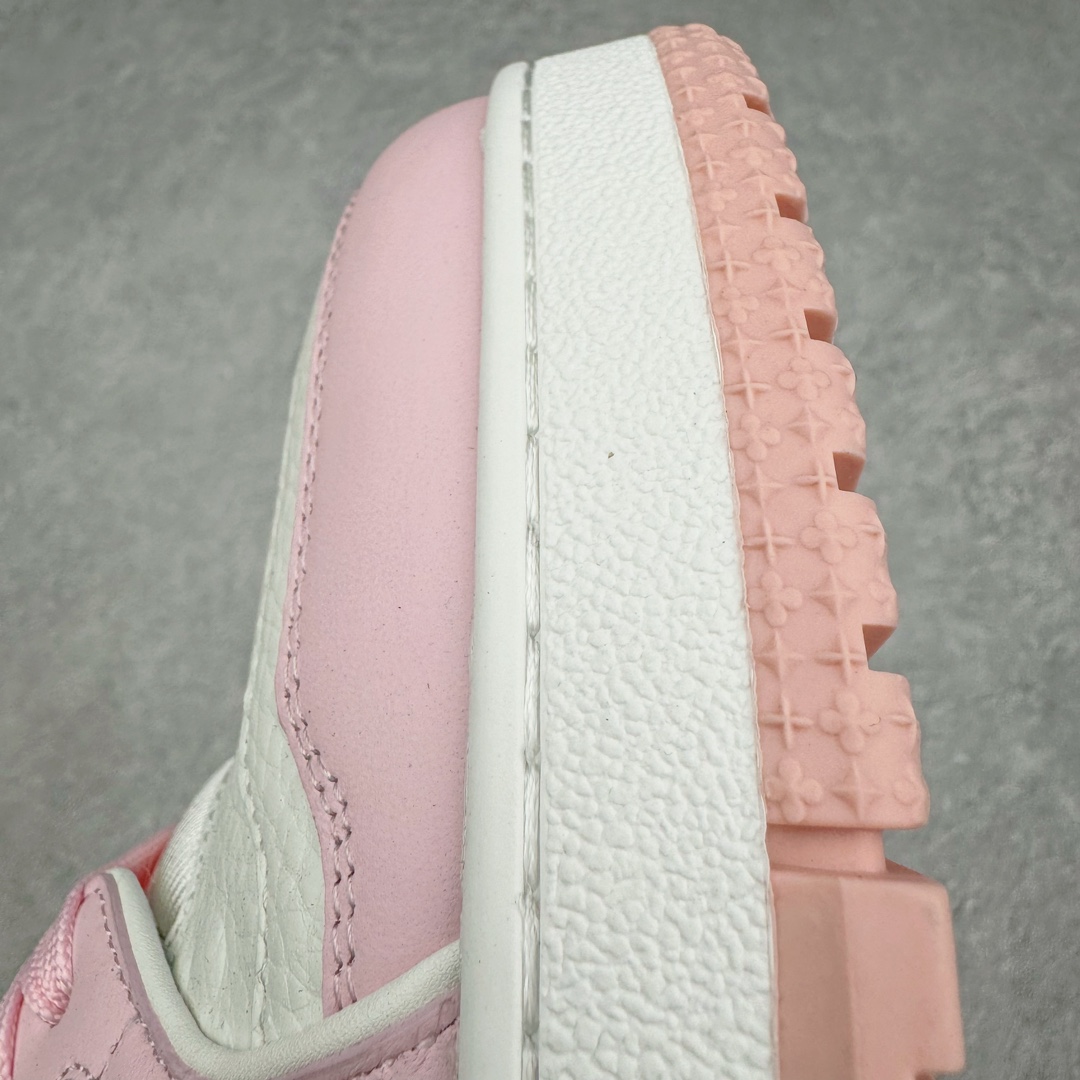 图片[16]-＃GD广顶 Louis Vuitton Trainer lv路易威登时装走秀运动时尚板鞋 外贸零售特供批次 2023全新纸板数据 印花高频效果碾压市面 市售天花板产物 耗时半年巨作 全套原厂新版原纸板楦头开发 原厂特供皮料加持 市场所有版本中综合最强的货品 GD实力大厂出品 全网最全配色更新最快 最成熟的做工稳定的品控 完美鞋型超高的清洁度 零毛边线头瑕疵 全套原楦原纸版原鞋开模 全网最具灵魂的版型 正确原装黄色鞋盒 正确中底印花 鞋面印花3D高频深度立体 全鞋电脑针车 紧密相连 针距密度一致 环保乳胶注塑鞋垫 厚度脚感还原原版 皮面裁剪部位 统一油边封口工艺 原装橡胶大底含胶量大底组合零偏差 专柜全套包装 防尘袋 说明书 质保卡 男女鞋 尺码：35 36 37 38 39 40 41 42 43 44 45-选品中心