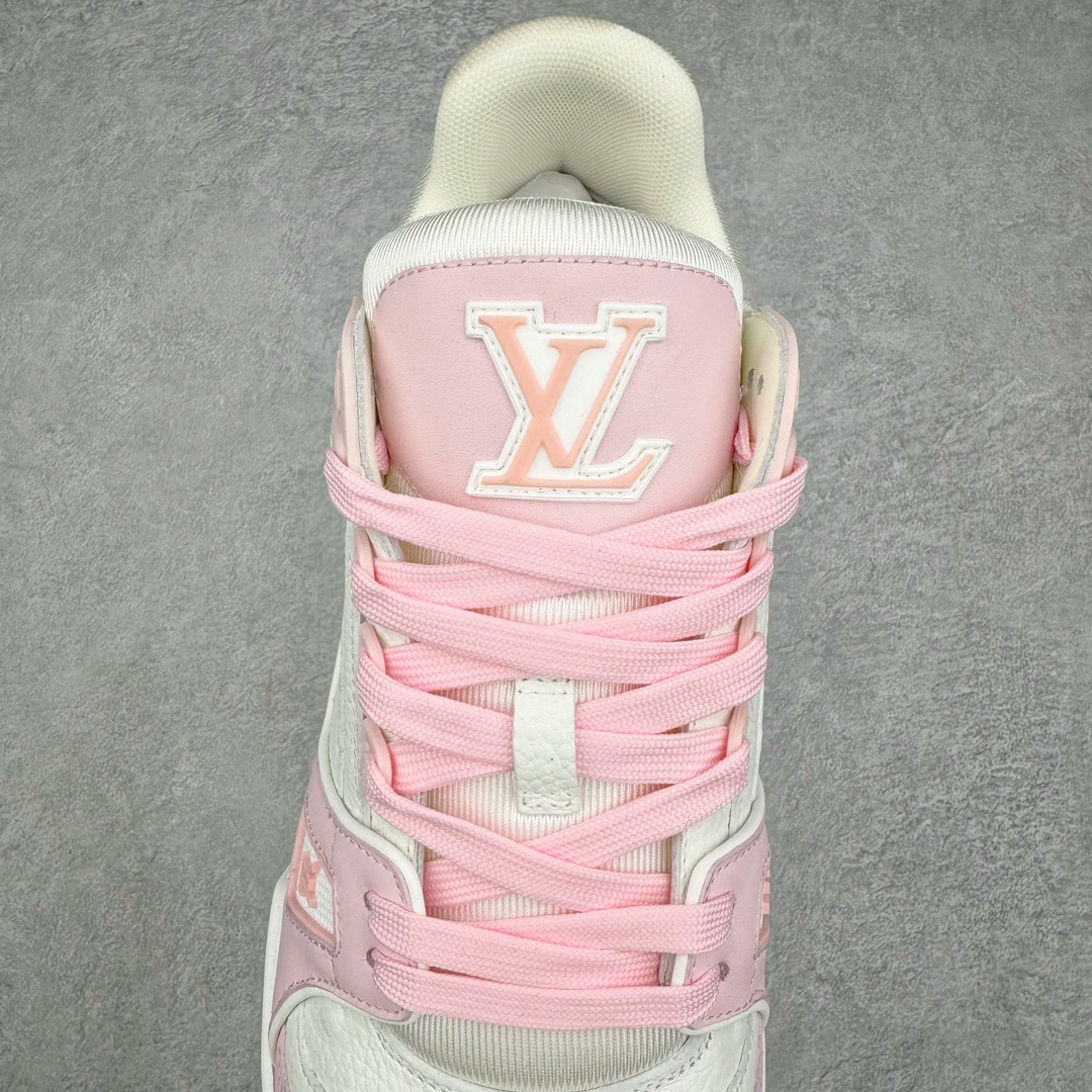 图片[5]-＃GD广顶 Louis Vuitton Trainer lv路易威登时装走秀运动时尚板鞋 外贸零售特供批次 2023全新纸板数据 印花高频效果碾压市面 市售天花板产物 耗时半年巨作 全套原厂新版原纸板楦头开发 原厂特供皮料加持 市场所有版本中综合最强的货品 GD实力大厂出品 全网最全配色更新最快 最成熟的做工稳定的品控 完美鞋型超高的清洁度 零毛边线头瑕疵 全套原楦原纸版原鞋开模 全网最具灵魂的版型 正确原装黄色鞋盒 正确中底印花 鞋面印花3D高频深度立体 全鞋电脑针车 紧密相连 针距密度一致 环保乳胶注塑鞋垫 厚度脚感还原原版 皮面裁剪部位 统一油边封口工艺 原装橡胶大底含胶量大底组合零偏差 专柜全套包装 防尘袋 说明书 质保卡 男女鞋 尺码：35 36 37 38 39 40 41 42 43 44 45-选品中心