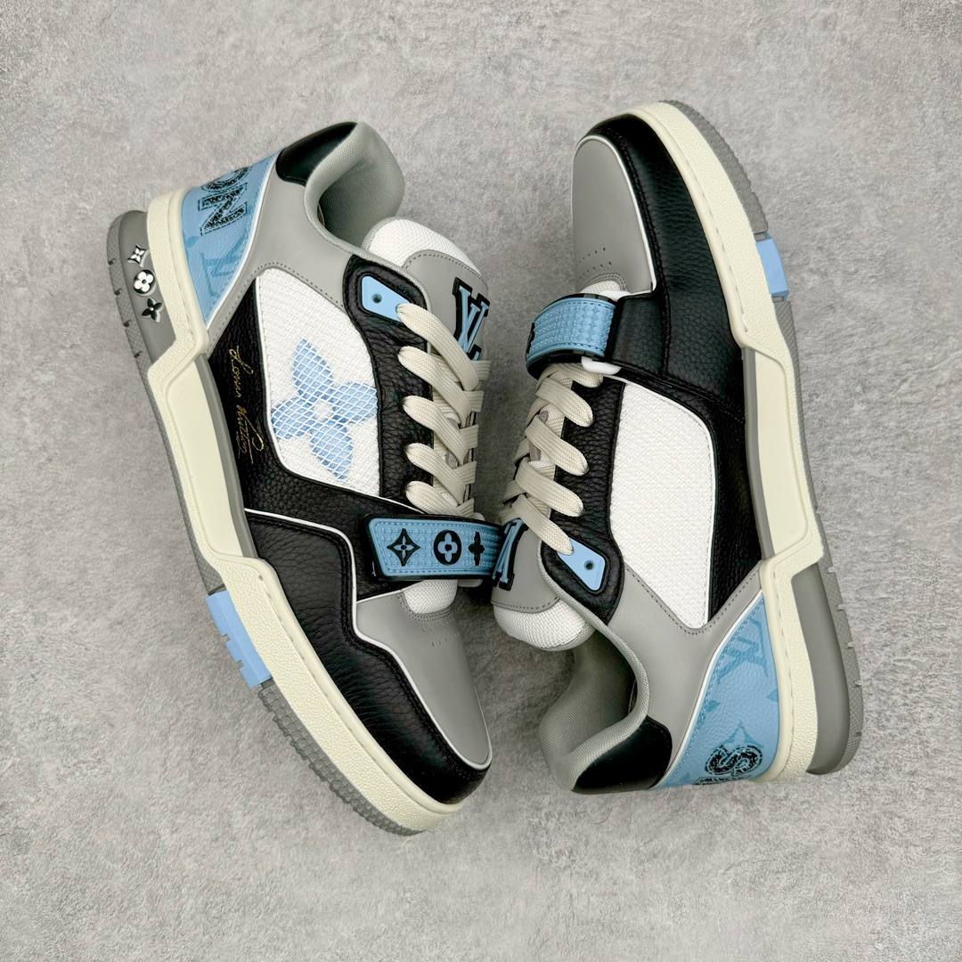 图片[3]-＃GD广顶 Louis Vuitton Trainer lv路易威登时装走秀运动时尚板鞋 外贸零售特供批次 2023全新纸板数据 印花高频效果碾压市面 市售天花板产物 耗时半年巨作 全套原厂新版原纸板楦头开发 原厂特供皮料加持 市场所有版本中综合最强的货品 GD实力大厂出品 全网最全配色更新最快 最成熟的做工稳定的品控 完美鞋型超高的清洁度 零毛边线头瑕疵 全套原楦原纸版原鞋开模 全网最具灵魂的版型 正确原装黄色鞋盒 正确中底印花 鞋面印花3D高频深度立体 全鞋电脑针车 紧密相连 针距密度一致 环保乳胶注塑鞋垫 厚度脚感还原原版 皮面裁剪部位 统一油边封口工艺 原装橡胶大底含胶量大底组合零偏差 专柜全套包装 防尘袋 说明书 质保卡 男女鞋 尺码：35 36 37 38 39 40 41 42 43 44 45-选品中心