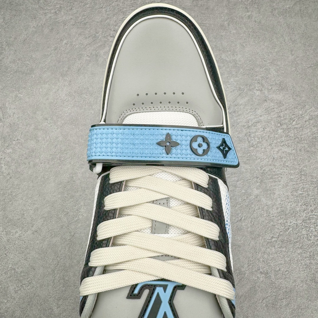 图片[4]-＃GD广顶 Louis Vuitton Trainer lv路易威登时装走秀运动时尚板鞋 外贸零售特供批次 2023全新纸板数据 印花高频效果碾压市面 市售天花板产物 耗时半年巨作 全套原厂新版原纸板楦头开发 原厂特供皮料加持 市场所有版本中综合最强的货品 GD实力大厂出品 全网最全配色更新最快 最成熟的做工稳定的品控 完美鞋型超高的清洁度 零毛边线头瑕疵 全套原楦原纸版原鞋开模 全网最具灵魂的版型 正确原装黄色鞋盒 正确中底印花 鞋面印花3D高频深度立体 全鞋电脑针车 紧密相连 针距密度一致 环保乳胶注塑鞋垫 厚度脚感还原原版 皮面裁剪部位 统一油边封口工艺 原装橡胶大底含胶量大底组合零偏差 专柜全套包装 防尘袋 说明书 质保卡 男女鞋 尺码：35 36 37 38 39 40 41 42 43 44 45-选品中心