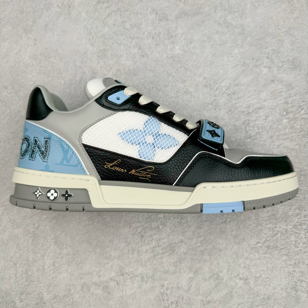 ＃GD广顶 Louis Vuitton Trainer lv路易威登时装走秀运动时尚板鞋 外贸零售特供批次 2023全新纸板数据 印花高频效果碾压市面 市售天花板产物 耗时半年巨作 全套原厂新版原纸板楦头开发 原厂特供皮料加持 市场所有版本中综合最强的货品 GD实力大厂出品 全网最全配色更新最快 最成熟的做工稳定的品控 完美鞋型超高的清洁度 零毛边线头瑕疵 全套原楦原纸版原鞋开模 全网最具灵魂的版型 正确原装黄色鞋盒 正确中底印花 鞋面印花3D高频深度立体 全鞋电脑针车 紧密相连 针距密度一致 环保乳胶注塑鞋垫 厚度脚感还原原版 皮面裁剪部位 统一油边封口工艺 原装橡胶大底含胶量大底组合零偏差 专柜全套包装 防尘袋 说明书 质保卡 男女鞋 尺码：35 36 37 38 39 40 41 42 43 44 45-选品中心