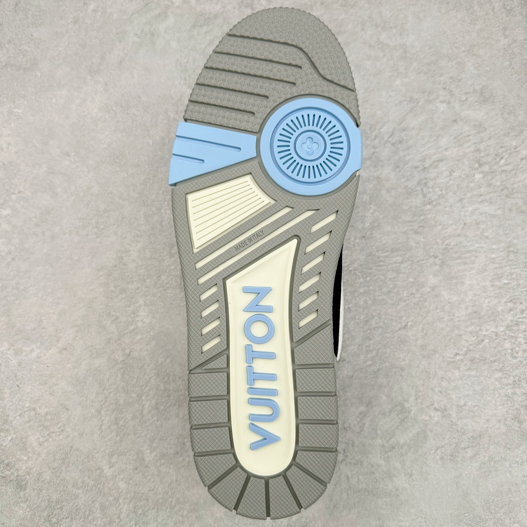 图片[9]-＃GD广顶 Louis Vuitton Trainer lv路易威登时装走秀运动时尚板鞋 外贸零售特供批次 2023全新纸板数据 印花高频效果碾压市面 市售天花板产物 耗时半年巨作 全套原厂新版原纸板楦头开发 原厂特供皮料加持 市场所有版本中综合最强的货品 GD实力大厂出品 全网最全配色更新最快 最成熟的做工稳定的品控 完美鞋型超高的清洁度 零毛边线头瑕疵 全套原楦原纸版原鞋开模 全网最具灵魂的版型 正确原装黄色鞋盒 正确中底印花 鞋面印花3D高频深度立体 全鞋电脑针车 紧密相连 针距密度一致 环保乳胶注塑鞋垫 厚度脚感还原原版 皮面裁剪部位 统一油边封口工艺 原装橡胶大底含胶量大底组合零偏差 专柜全套包装 防尘袋 说明书 质保卡 男女鞋 尺码：35 36 37 38 39 40 41 42 43 44 45-选品中心