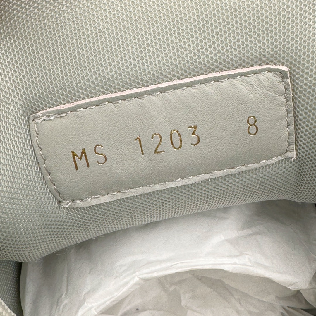 图片[11]-＃GD广顶 Louis Vuitton Trainer lv路易威登时装走秀运动时尚板鞋 外贸零售特供批次 2023全新纸板数据 印花高频效果碾压市面 市售天花板产物 耗时半年巨作 全套原厂新版原纸板楦头开发 原厂特供皮料加持 市场所有版本中综合最强的货品 GD实力大厂出品 全网最全配色更新最快 最成熟的做工稳定的品控 完美鞋型超高的清洁度 零毛边线头瑕疵 全套原楦原纸版原鞋开模 全网最具灵魂的版型 正确原装黄色鞋盒 正确中底印花 鞋面印花3D高频深度立体 全鞋电脑针车 紧密相连 针距密度一致 环保乳胶注塑鞋垫 厚度脚感还原原版 皮面裁剪部位 统一油边封口工艺 原装橡胶大底含胶量大底组合零偏差 专柜全套包装 防尘袋 说明书 质保卡 男女鞋 尺码：35 36 37 38 39 40 41 42 43 44 45-选品中心