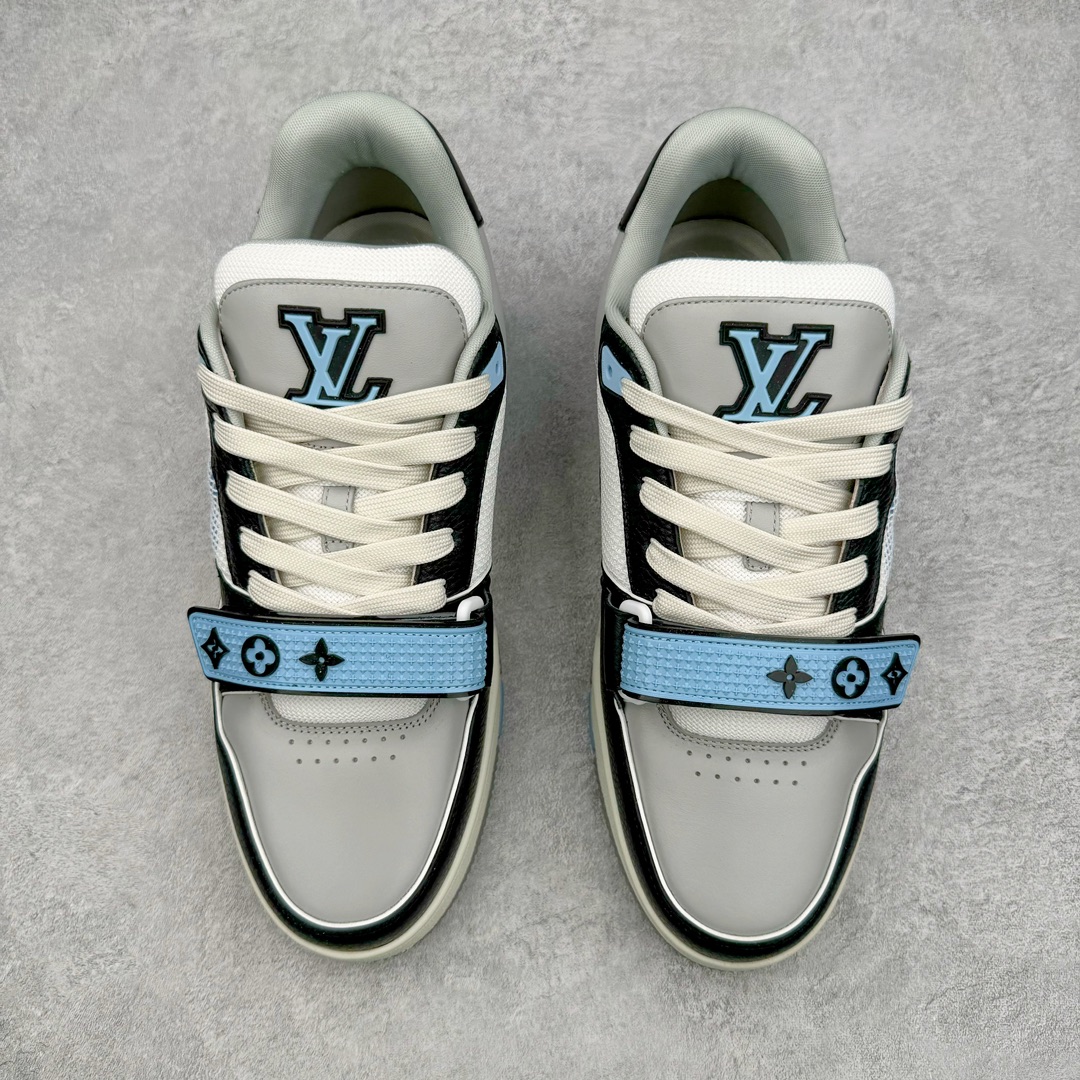 图片[2]-＃GD广顶 Louis Vuitton Trainer lv路易威登时装走秀运动时尚板鞋 外贸零售特供批次 2023全新纸板数据 印花高频效果碾压市面 市售天花板产物 耗时半年巨作 全套原厂新版原纸板楦头开发 原厂特供皮料加持 市场所有版本中综合最强的货品 GD实力大厂出品 全网最全配色更新最快 最成熟的做工稳定的品控 完美鞋型超高的清洁度 零毛边线头瑕疵 全套原楦原纸版原鞋开模 全网最具灵魂的版型 正确原装黄色鞋盒 正确中底印花 鞋面印花3D高频深度立体 全鞋电脑针车 紧密相连 针距密度一致 环保乳胶注塑鞋垫 厚度脚感还原原版 皮面裁剪部位 统一油边封口工艺 原装橡胶大底含胶量大底组合零偏差 专柜全套包装 防尘袋 说明书 质保卡 男女鞋 尺码：35 36 37 38 39 40 41 42 43 44 45-选品中心