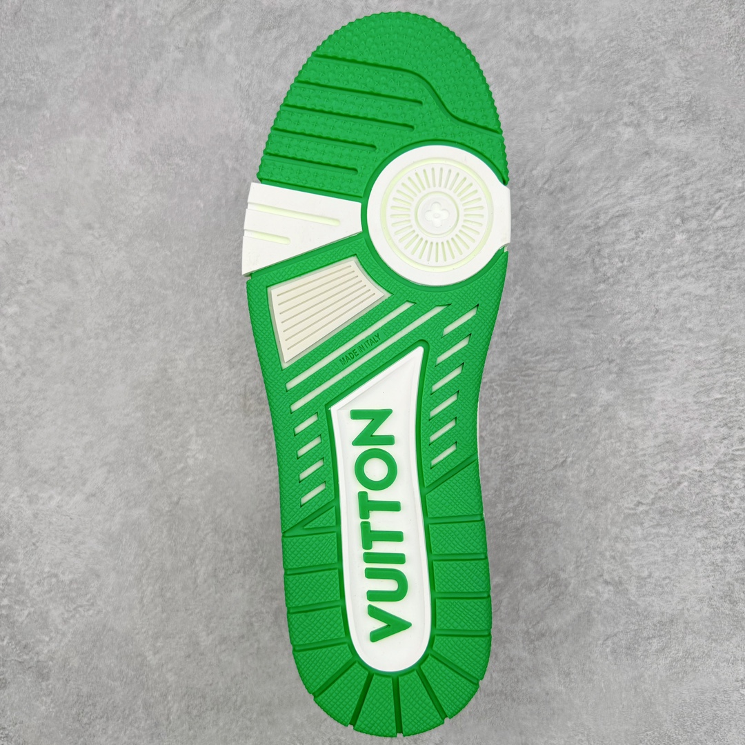 图片[9]-＃GD广顶 Louis Vuitton Trainer lv路易威登时装走秀运动时尚板鞋 外贸零售特供批次 2023全新纸板数据 印花高频效果碾压市面 市售天花板产物 耗时半年巨作 全套原厂新版原纸板楦头开发 原厂特供皮料加持 市场所有版本中综合最强的货品 GD实力大厂出品 全网最全配色更新最快 最成熟的做工稳定的品控 完美鞋型超高的清洁度 零毛边线头瑕疵 全套原楦原纸版原鞋开模 全网最具灵魂的版型 正确原装黄色鞋盒 正确中底印花 鞋面印花3D高频深度立体 全鞋电脑针车 紧密相连 针距密度一致 环保乳胶注塑鞋垫 厚度脚感还原原版 皮面裁剪部位 统一油边封口工艺 原装橡胶大底含胶量大底组合零偏差 专柜全套包装 防尘袋 说明书 质保卡 男女鞋 尺码：35 36 37 38 39 40 41 42 43 44 45-选品中心