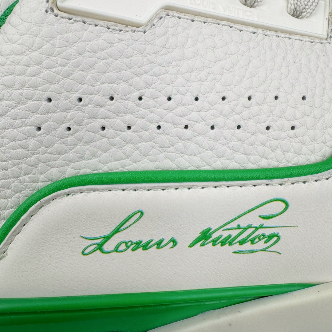 图片[18]-＃GD广顶 Louis Vuitton Trainer lv路易威登时装走秀运动时尚板鞋 外贸零售特供批次 2023全新纸板数据 印花高频效果碾压市面 市售天花板产物 耗时半年巨作 全套原厂新版原纸板楦头开发 原厂特供皮料加持 市场所有版本中综合最强的货品 GD实力大厂出品 全网最全配色更新最快 最成熟的做工稳定的品控 完美鞋型超高的清洁度 零毛边线头瑕疵 全套原楦原纸版原鞋开模 全网最具灵魂的版型 正确原装黄色鞋盒 正确中底印花 鞋面印花3D高频深度立体 全鞋电脑针车 紧密相连 针距密度一致 环保乳胶注塑鞋垫 厚度脚感还原原版 皮面裁剪部位 统一油边封口工艺 原装橡胶大底含胶量大底组合零偏差 专柜全套包装 防尘袋 说明书 质保卡 男女鞋 尺码：35 36 37 38 39 40 41 42 43 44 45-选品中心