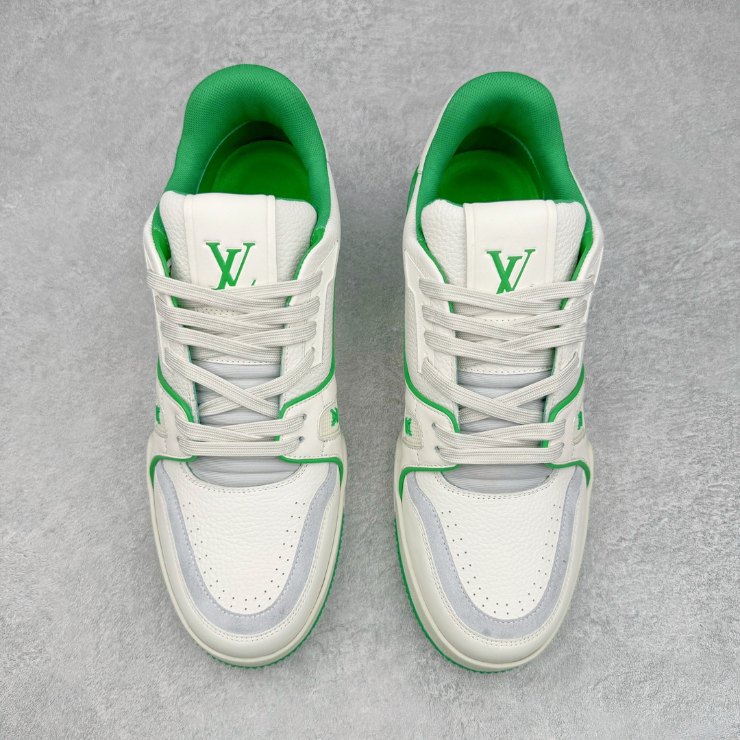 图片[2]-＃GD广顶 Louis Vuitton Trainer lv路易威登时装走秀运动时尚板鞋 外贸零售特供批次 2023全新纸板数据 印花高频效果碾压市面 市售天花板产物 耗时半年巨作 全套原厂新版原纸板楦头开发 原厂特供皮料加持 市场所有版本中综合最强的货品 GD实力大厂出品 全网最全配色更新最快 最成熟的做工稳定的品控 完美鞋型超高的清洁度 零毛边线头瑕疵 全套原楦原纸版原鞋开模 全网最具灵魂的版型 正确原装黄色鞋盒 正确中底印花 鞋面印花3D高频深度立体 全鞋电脑针车 紧密相连 针距密度一致 环保乳胶注塑鞋垫 厚度脚感还原原版 皮面裁剪部位 统一油边封口工艺 原装橡胶大底含胶量大底组合零偏差 专柜全套包装 防尘袋 说明书 质保卡 男女鞋 尺码：35 36 37 38 39 40 41 42 43 44 45-选品中心