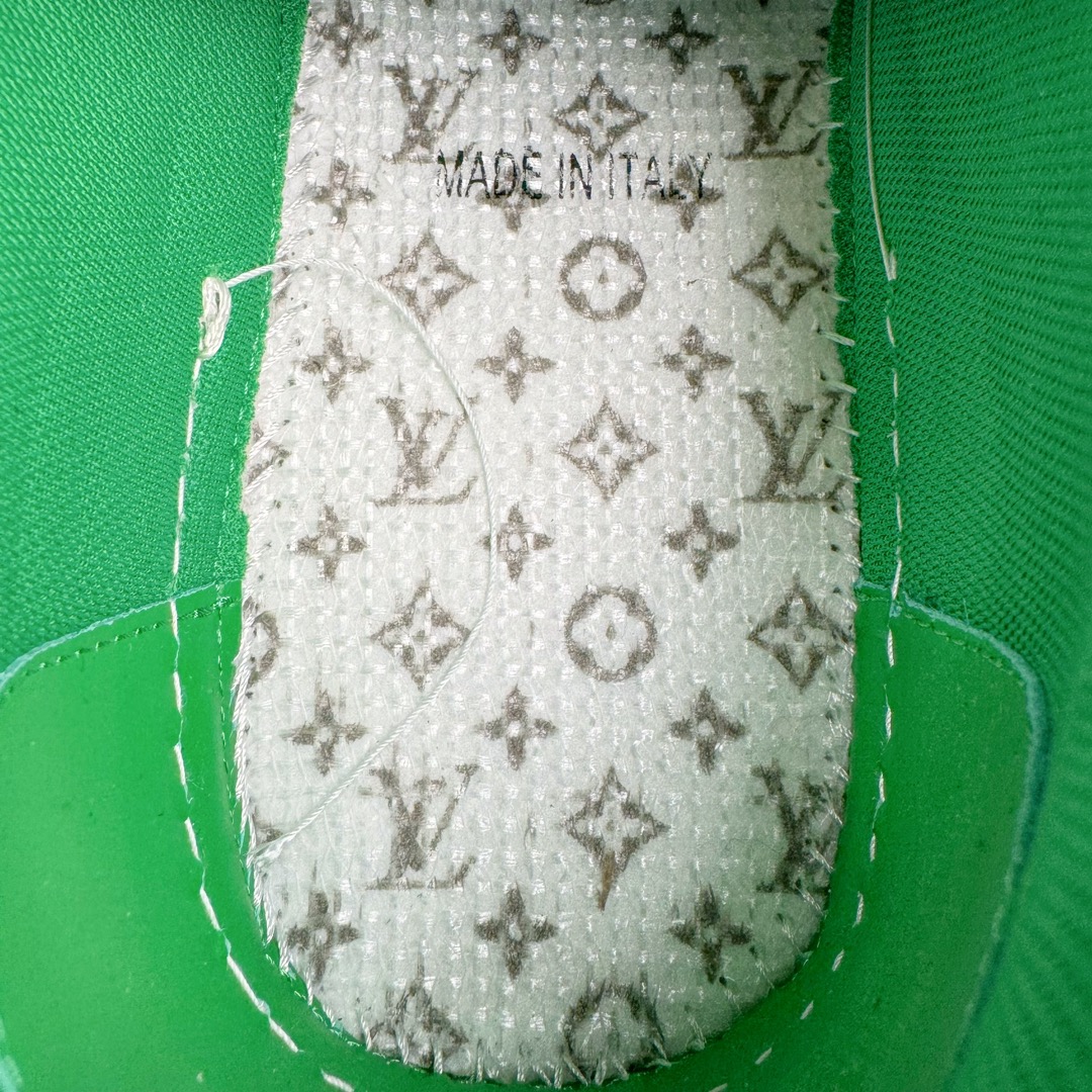 图片[10]-＃GD广顶 Louis Vuitton Trainer lv路易威登时装走秀运动时尚板鞋 外贸零售特供批次 2023全新纸板数据 印花高频效果碾压市面 市售天花板产物 耗时半年巨作 全套原厂新版原纸板楦头开发 原厂特供皮料加持 市场所有版本中综合最强的货品 GD实力大厂出品 全网最全配色更新最快 最成熟的做工稳定的品控 完美鞋型超高的清洁度 零毛边线头瑕疵 全套原楦原纸版原鞋开模 全网最具灵魂的版型 正确原装黄色鞋盒 正确中底印花 鞋面印花3D高频深度立体 全鞋电脑针车 紧密相连 针距密度一致 环保乳胶注塑鞋垫 厚度脚感还原原版 皮面裁剪部位 统一油边封口工艺 原装橡胶大底含胶量大底组合零偏差 专柜全套包装 防尘袋 说明书 质保卡 男女鞋 尺码：35 36 37 38 39 40 41 42 43 44 45-选品中心
