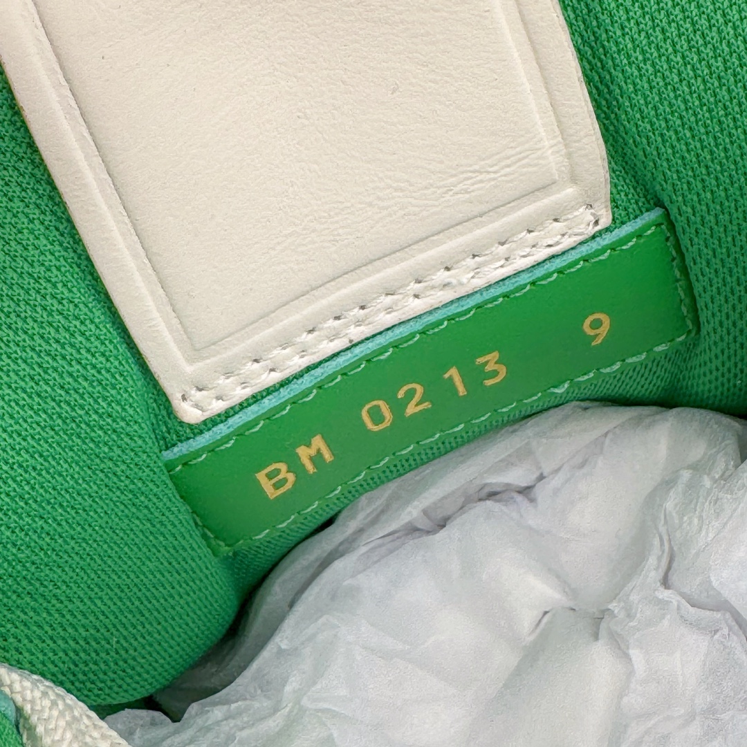 图片[11]-＃GD广顶 Louis Vuitton Trainer lv路易威登时装走秀运动时尚板鞋 外贸零售特供批次 2023全新纸板数据 印花高频效果碾压市面 市售天花板产物 耗时半年巨作 全套原厂新版原纸板楦头开发 原厂特供皮料加持 市场所有版本中综合最强的货品 GD实力大厂出品 全网最全配色更新最快 最成熟的做工稳定的品控 完美鞋型超高的清洁度 零毛边线头瑕疵 全套原楦原纸版原鞋开模 全网最具灵魂的版型 正确原装黄色鞋盒 正确中底印花 鞋面印花3D高频深度立体 全鞋电脑针车 紧密相连 针距密度一致 环保乳胶注塑鞋垫 厚度脚感还原原版 皮面裁剪部位 统一油边封口工艺 原装橡胶大底含胶量大底组合零偏差 专柜全套包装 防尘袋 说明书 质保卡 男女鞋 尺码：35 36 37 38 39 40 41 42 43 44 45-选品中心