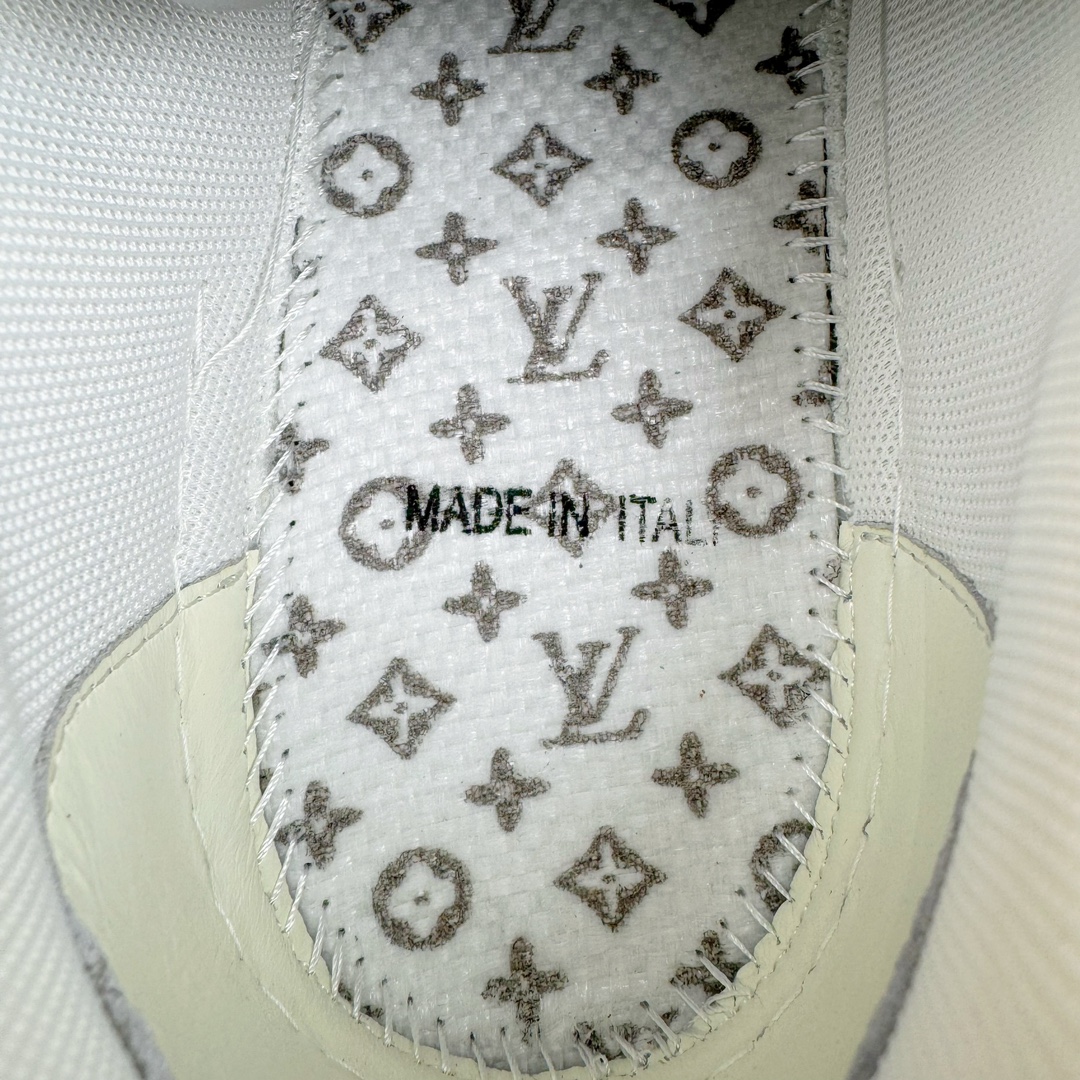 图片[10]-＃GD广顶 Louis Vuitton Trainer lv路易威登时装走秀运动时尚板鞋 外贸零售特供批次 2023全新纸板数据 印花高频效果碾压市面 市售天花板产物 耗时半年巨作 全套原厂新版原纸板楦头开发 原厂特供皮料加持 市场所有版本中综合最强的货品 GD实力大厂出品 全网最全配色更新最快 最成熟的做工稳定的品控 完美鞋型超高的清洁度 零毛边线头瑕疵 全套原楦原纸版原鞋开模 全网最具灵魂的版型 正确原装黄色鞋盒 正确中底印花 鞋面印花3D高频深度立体 全鞋电脑针车 紧密相连 针距密度一致 环保乳胶注塑鞋垫 厚度脚感还原原版 皮面裁剪部位 统一油边封口工艺 原装橡胶大底含胶量大底组合零偏差 专柜全套包装 防尘袋 说明书 质保卡 男女鞋 尺码：35 36 37 38 39 40 41 42 43 44 45-选品中心