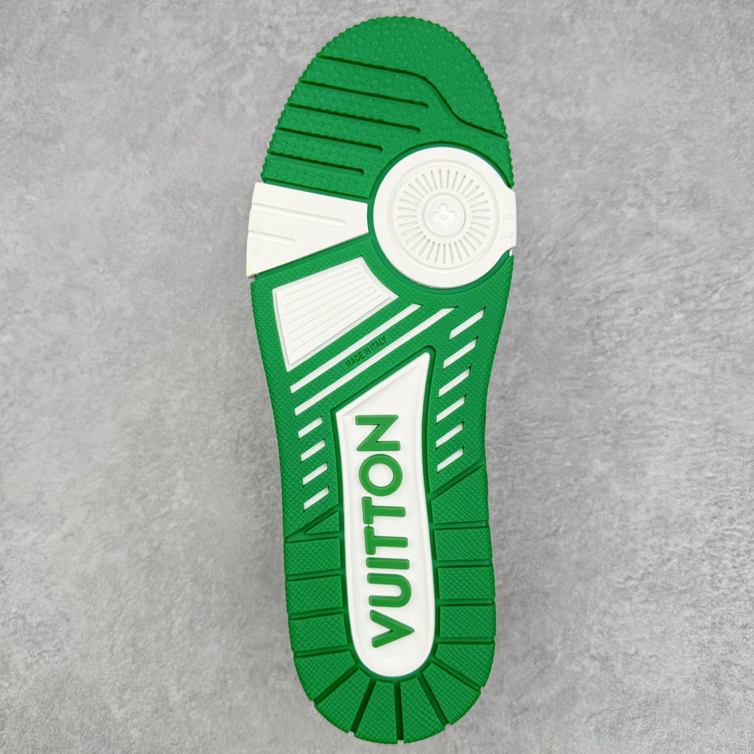 图片[9]-＃GD广顶 Louis Vuitton Trainer lv路易威登时装走秀运动时尚板鞋 外贸零售特供批次 2023全新纸板数据 印花高频效果碾压市面 市售天花板产物 耗时半年巨作 全套原厂新版原纸板楦头开发 原厂特供皮料加持 市场所有版本中综合最强的货品 GD实力大厂出品 全网最全配色更新最快 最成熟的做工稳定的品控 完美鞋型超高的清洁度 零毛边线头瑕疵 全套原楦原纸版原鞋开模 全网最具灵魂的版型 正确原装黄色鞋盒 正确中底印花 鞋面印花3D高频深度立体 全鞋电脑针车 紧密相连 针距密度一致 环保乳胶注塑鞋垫 厚度脚感还原原版 皮面裁剪部位 统一油边封口工艺 原装橡胶大底含胶量大底组合零偏差 专柜全套包装 防尘袋 说明书 质保卡 男女鞋 尺码：35 36 37 38 39 40 41 42 43 44 45-选品中心
