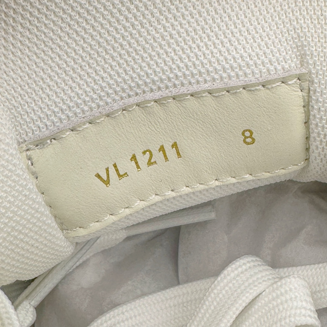 图片[11]-＃GD广顶 Louis Vuitton Trainer lv路易威登时装走秀运动时尚板鞋 外贸零售特供批次 2023全新纸板数据 印花高频效果碾压市面 市售天花板产物 耗时半年巨作 全套原厂新版原纸板楦头开发 原厂特供皮料加持 市场所有版本中综合最强的货品 GD实力大厂出品 全网最全配色更新最快 最成熟的做工稳定的品控 完美鞋型超高的清洁度 零毛边线头瑕疵 全套原楦原纸版原鞋开模 全网最具灵魂的版型 正确原装黄色鞋盒 正确中底印花 鞋面印花3D高频深度立体 全鞋电脑针车 紧密相连 针距密度一致 环保乳胶注塑鞋垫 厚度脚感还原原版 皮面裁剪部位 统一油边封口工艺 原装橡胶大底含胶量大底组合零偏差 专柜全套包装 防尘袋 说明书 质保卡 男女鞋 尺码：35 36 37 38 39 40 41 42 43 44 45-选品中心