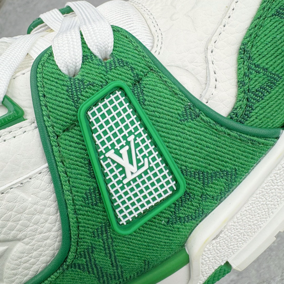 图片[17]-＃GD广顶 Louis Vuitton Trainer lv路易威登时装走秀运动时尚板鞋 外贸零售特供批次 2023全新纸板数据 印花高频效果碾压市面 市售天花板产物 耗时半年巨作 全套原厂新版原纸板楦头开发 原厂特供皮料加持 市场所有版本中综合最强的货品 GD实力大厂出品 全网最全配色更新最快 最成熟的做工稳定的品控 完美鞋型超高的清洁度 零毛边线头瑕疵 全套原楦原纸版原鞋开模 全网最具灵魂的版型 正确原装黄色鞋盒 正确中底印花 鞋面印花3D高频深度立体 全鞋电脑针车 紧密相连 针距密度一致 环保乳胶注塑鞋垫 厚度脚感还原原版 皮面裁剪部位 统一油边封口工艺 原装橡胶大底含胶量大底组合零偏差 专柜全套包装 防尘袋 说明书 质保卡 男女鞋 尺码：35 36 37 38 39 40 41 42 43 44 45-选品中心