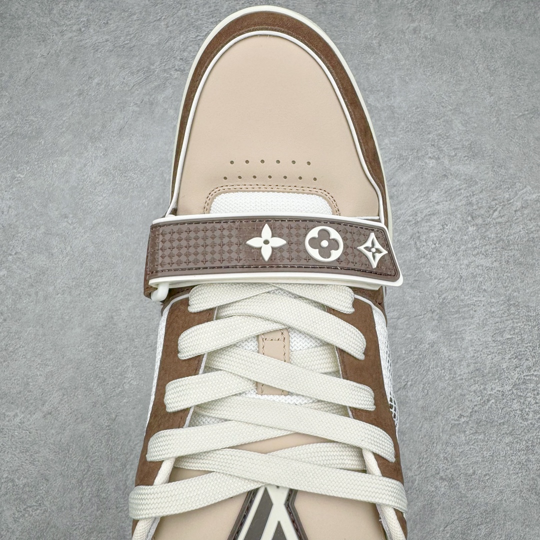 图片[4]-＃GD广顶 Louis Vuitton Trainer lv路易威登时装走秀运动时尚板鞋 外贸零售特供批次 2023全新纸板数据 印花高频效果碾压市面 市售天花板产物 耗时半年巨作 全套原厂新版原纸板楦头开发 原厂特供皮料加持 市场所有版本中综合最强的货品 GD实力大厂出品 全网最全配色更新最快 最成熟的做工稳定的品控 完美鞋型超高的清洁度 零毛边线头瑕疵 全套原楦原纸版原鞋开模 全网最具灵魂的版型 正确原装黄色鞋盒 正确中底印花 鞋面印花3D高频深度立体 全鞋电脑针车 紧密相连 针距密度一致 环保乳胶注塑鞋垫 厚度脚感还原原版 皮面裁剪部位 统一油边封口工艺 原装橡胶大底含胶量大底组合零偏差 专柜全套包装 防尘袋 说明书 质保卡 男女鞋 尺码：35 36 37 38 39 40 41 42 43 44 45-选品中心