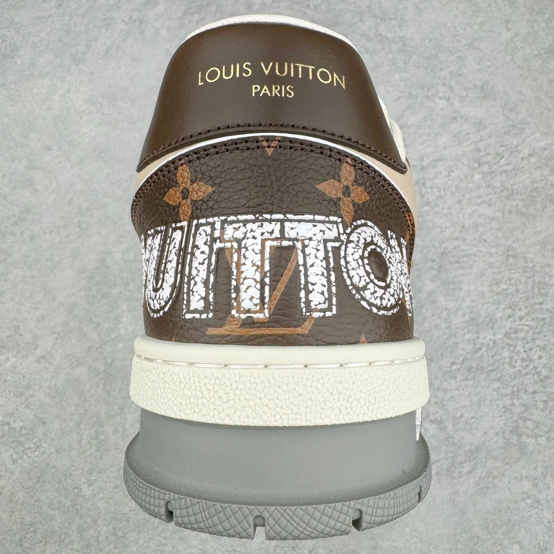 图片[8]-＃GD广顶 Louis Vuitton Trainer lv路易威登时装走秀运动时尚板鞋 外贸零售特供批次 2023全新纸板数据 印花高频效果碾压市面 市售天花板产物 耗时半年巨作 全套原厂新版原纸板楦头开发 原厂特供皮料加持 市场所有版本中综合最强的货品 GD实力大厂出品 全网最全配色更新最快 最成熟的做工稳定的品控 完美鞋型超高的清洁度 零毛边线头瑕疵 全套原楦原纸版原鞋开模 全网最具灵魂的版型 正确原装黄色鞋盒 正确中底印花 鞋面印花3D高频深度立体 全鞋电脑针车 紧密相连 针距密度一致 环保乳胶注塑鞋垫 厚度脚感还原原版 皮面裁剪部位 统一油边封口工艺 原装橡胶大底含胶量大底组合零偏差 专柜全套包装 防尘袋 说明书 质保卡 男女鞋 尺码：35 36 37 38 39 40 41 42 43 44 45-选品中心