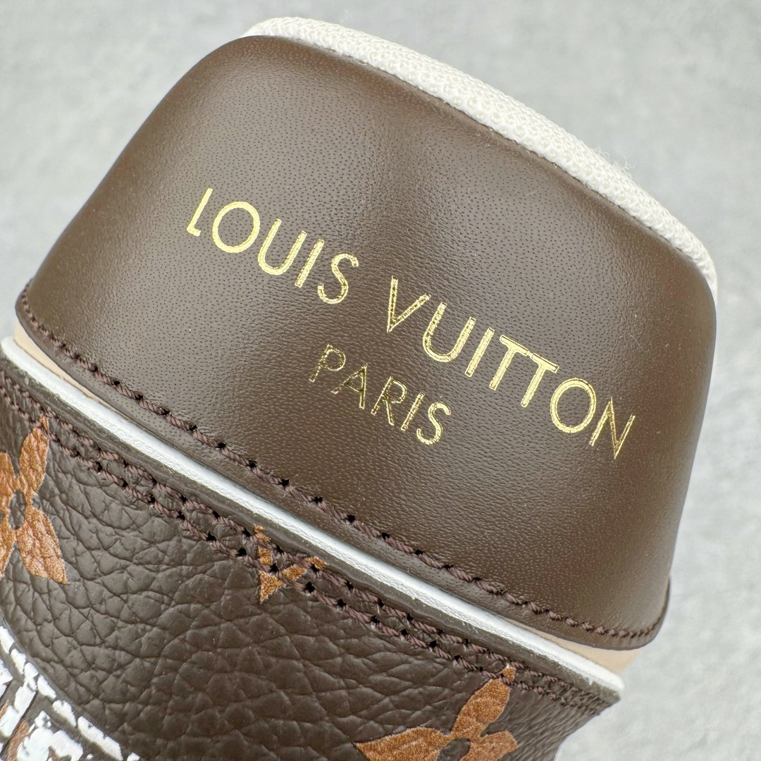 图片[12]-＃GD广顶 Louis Vuitton Trainer lv路易威登时装走秀运动时尚板鞋 外贸零售特供批次 2023全新纸板数据 印花高频效果碾压市面 市售天花板产物 耗时半年巨作 全套原厂新版原纸板楦头开发 原厂特供皮料加持 市场所有版本中综合最强的货品 GD实力大厂出品 全网最全配色更新最快 最成熟的做工稳定的品控 完美鞋型超高的清洁度 零毛边线头瑕疵 全套原楦原纸版原鞋开模 全网最具灵魂的版型 正确原装黄色鞋盒 正确中底印花 鞋面印花3D高频深度立体 全鞋电脑针车 紧密相连 针距密度一致 环保乳胶注塑鞋垫 厚度脚感还原原版 皮面裁剪部位 统一油边封口工艺 原装橡胶大底含胶量大底组合零偏差 专柜全套包装 防尘袋 说明书 质保卡 男女鞋 尺码：35 36 37 38 39 40 41 42 43 44 45-选品中心