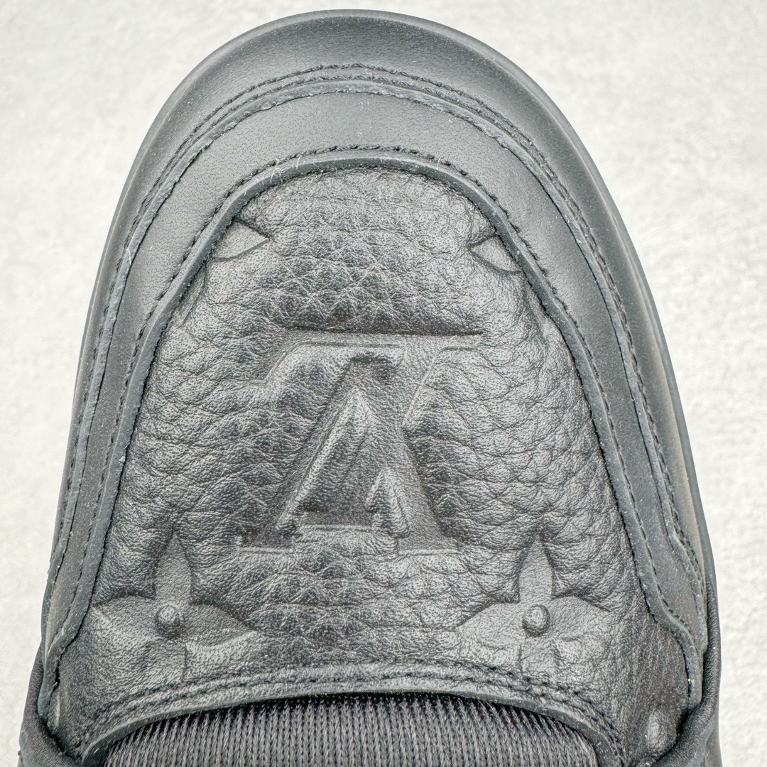 图片[11]-＃GD广顶 Louis Vuitton Trainer lv路易威登时装走秀运动时尚板鞋 外贸零售特供批次 2023全新纸板数据 印花高频效果碾压市面 市售天花板产物 耗时半年巨作 全套原厂新版原纸板楦头开发 原厂特供皮料加持 市场所有版本中综合最强的货品 GD实力大厂出品 全网最全配色更新最快 最成熟的做工稳定的品控 完美鞋型超高的清洁度 零毛边线头瑕疵 全套原楦原纸版原鞋开模 全网最具灵魂的版型 正确原装黄色鞋盒 正确中底印花 鞋面印花3D高频深度立体 全鞋电脑针车 紧密相连 针距密度一致 环保乳胶注塑鞋垫 厚度脚感还原原版 皮面裁剪部位 统一油边封口工艺 原装橡胶大底含胶量大底组合零偏差 专柜全套包装 防尘袋 说明书 质保卡 男女鞋 尺码：35 36 37 38 39 40 41 42 43 44 45-选品中心