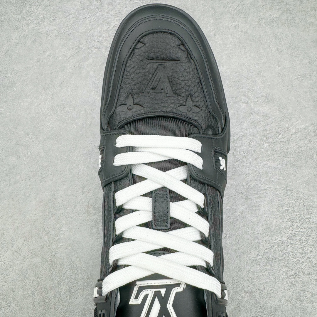 图片[4]-＃GD广顶 Louis Vuitton Trainer lv路易威登时装走秀运动时尚板鞋 外贸零售特供批次 2023全新纸板数据 印花高频效果碾压市面 市售天花板产物 耗时半年巨作 全套原厂新版原纸板楦头开发 原厂特供皮料加持 市场所有版本中综合最强的货品 GD实力大厂出品 全网最全配色更新最快 最成熟的做工稳定的品控 完美鞋型超高的清洁度 零毛边线头瑕疵 全套原楦原纸版原鞋开模 全网最具灵魂的版型 正确原装黄色鞋盒 正确中底印花 鞋面印花3D高频深度立体 全鞋电脑针车 紧密相连 针距密度一致 环保乳胶注塑鞋垫 厚度脚感还原原版 皮面裁剪部位 统一油边封口工艺 原装橡胶大底含胶量大底组合零偏差 专柜全套包装 防尘袋 说明书 质保卡 男女鞋 尺码：35 36 37 38 39 40 41 42 43 44 45-选品中心