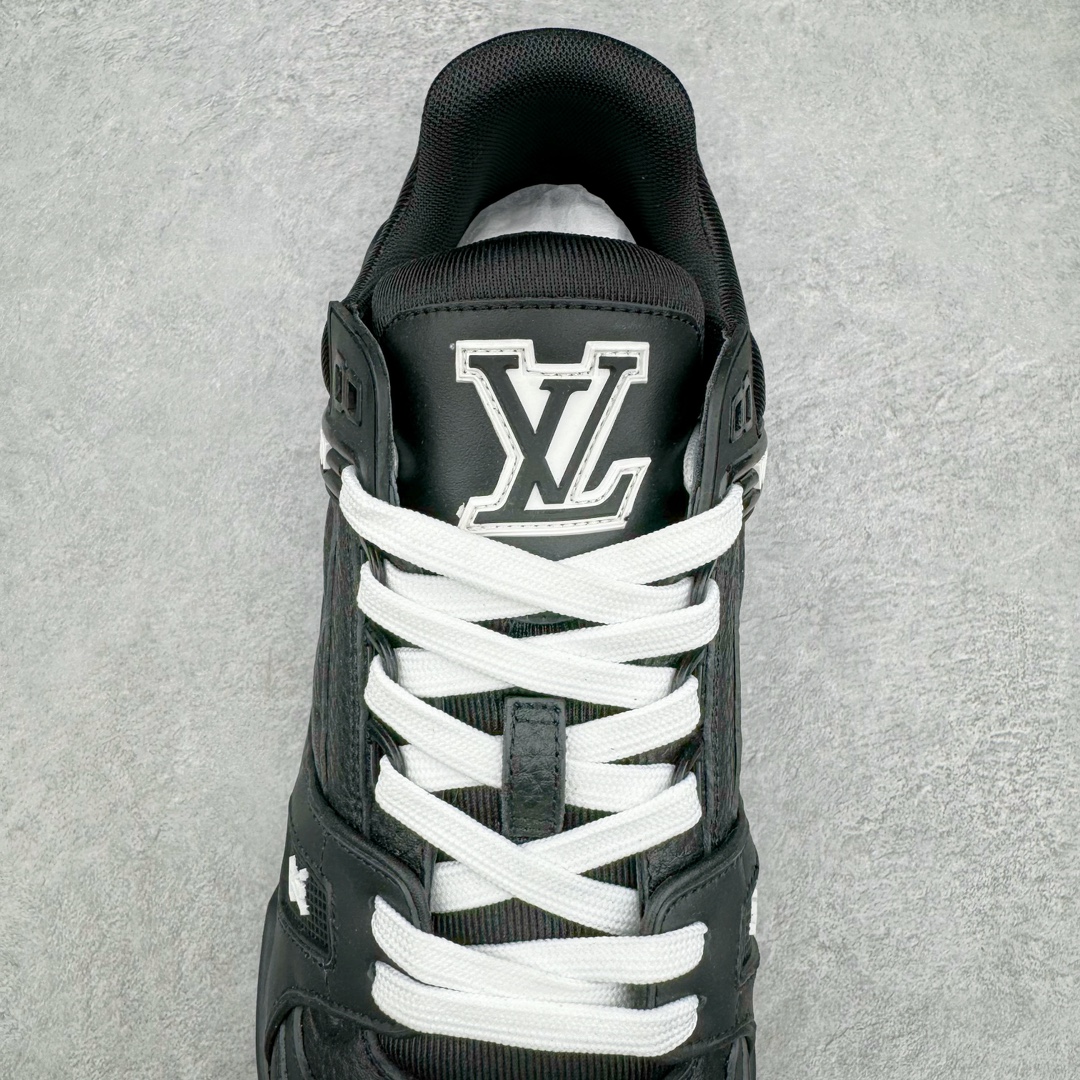 图片[5]-＃GD广顶 Louis Vuitton Trainer lv路易威登时装走秀运动时尚板鞋 外贸零售特供批次 2023全新纸板数据 印花高频效果碾压市面 市售天花板产物 耗时半年巨作 全套原厂新版原纸板楦头开发 原厂特供皮料加持 市场所有版本中综合最强的货品 GD实力大厂出品 全网最全配色更新最快 最成熟的做工稳定的品控 完美鞋型超高的清洁度 零毛边线头瑕疵 全套原楦原纸版原鞋开模 全网最具灵魂的版型 正确原装黄色鞋盒 正确中底印花 鞋面印花3D高频深度立体 全鞋电脑针车 紧密相连 针距密度一致 环保乳胶注塑鞋垫 厚度脚感还原原版 皮面裁剪部位 统一油边封口工艺 原装橡胶大底含胶量大底组合零偏差 专柜全套包装 防尘袋 说明书 质保卡 男女鞋 尺码：35 36 37 38 39 40 41 42 43 44 45-选品中心
