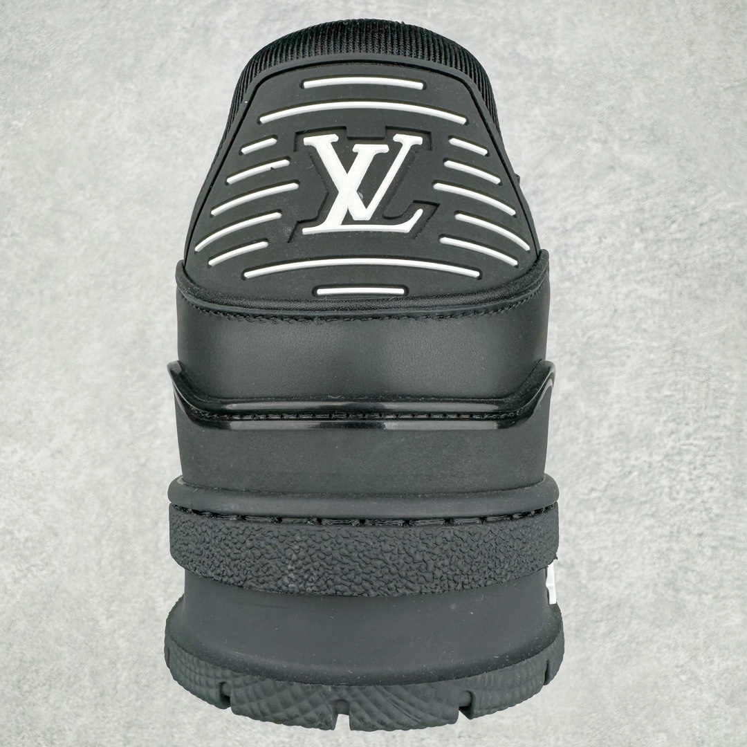 图片[8]-＃GD广顶 Louis Vuitton Trainer lv路易威登时装走秀运动时尚板鞋 外贸零售特供批次 2023全新纸板数据 印花高频效果碾压市面 市售天花板产物 耗时半年巨作 全套原厂新版原纸板楦头开发 原厂特供皮料加持 市场所有版本中综合最强的货品 GD实力大厂出品 全网最全配色更新最快 最成熟的做工稳定的品控 完美鞋型超高的清洁度 零毛边线头瑕疵 全套原楦原纸版原鞋开模 全网最具灵魂的版型 正确原装黄色鞋盒 正确中底印花 鞋面印花3D高频深度立体 全鞋电脑针车 紧密相连 针距密度一致 环保乳胶注塑鞋垫 厚度脚感还原原版 皮面裁剪部位 统一油边封口工艺 原装橡胶大底含胶量大底组合零偏差 专柜全套包装 防尘袋 说明书 质保卡 男女鞋 尺码：35 36 37 38 39 40 41 42 43 44 45-选品中心