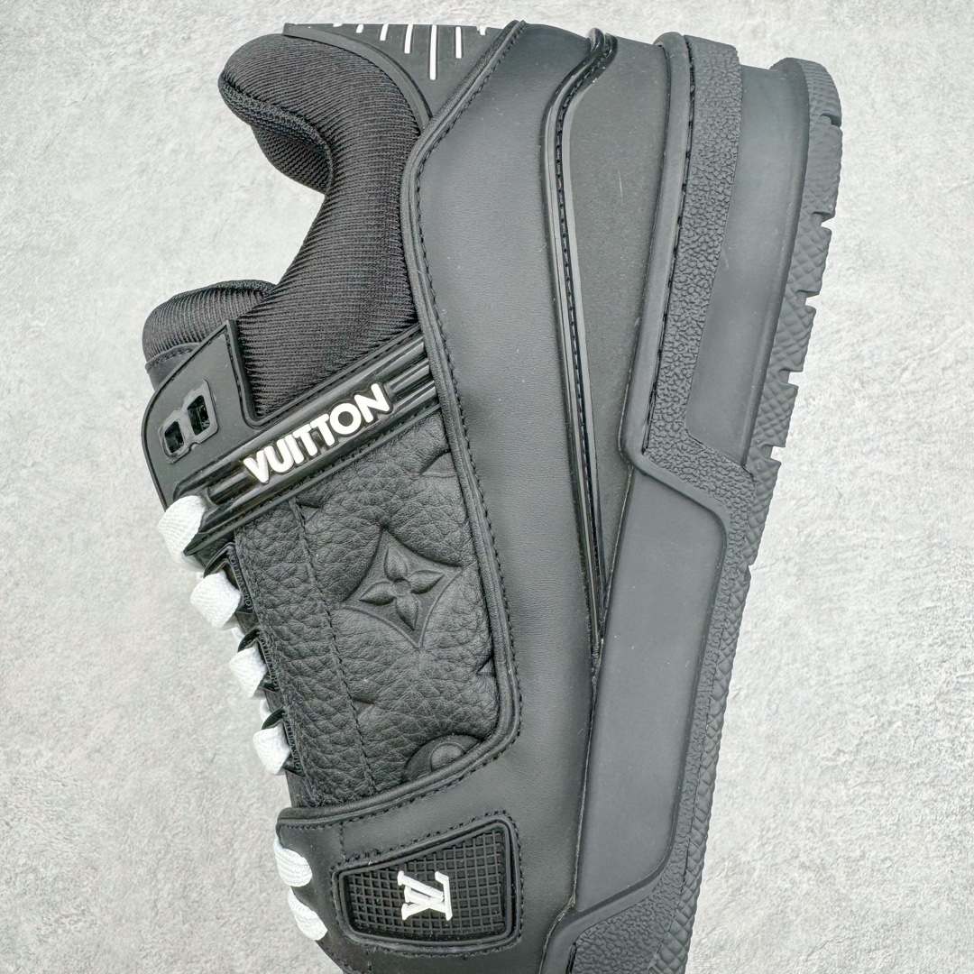 图片[7]-＃GD广顶 Louis Vuitton Trainer lv路易威登时装走秀运动时尚板鞋 外贸零售特供批次 2023全新纸板数据 印花高频效果碾压市面 市售天花板产物 耗时半年巨作 全套原厂新版原纸板楦头开发 原厂特供皮料加持 市场所有版本中综合最强的货品 GD实力大厂出品 全网最全配色更新最快 最成熟的做工稳定的品控 完美鞋型超高的清洁度 零毛边线头瑕疵 全套原楦原纸版原鞋开模 全网最具灵魂的版型 正确原装黄色鞋盒 正确中底印花 鞋面印花3D高频深度立体 全鞋电脑针车 紧密相连 针距密度一致 环保乳胶注塑鞋垫 厚度脚感还原原版 皮面裁剪部位 统一油边封口工艺 原装橡胶大底含胶量大底组合零偏差 专柜全套包装 防尘袋 说明书 质保卡 男女鞋 尺码：35 36 37 38 39 40 41 42 43 44 45-选品中心