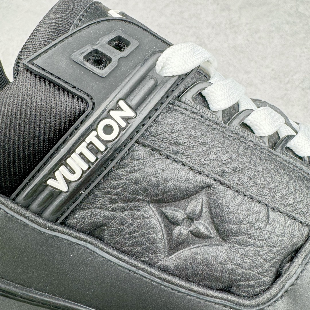 图片[13]-＃GD广顶 Louis Vuitton Trainer lv路易威登时装走秀运动时尚板鞋 外贸零售特供批次 2023全新纸板数据 印花高频效果碾压市面 市售天花板产物 耗时半年巨作 全套原厂新版原纸板楦头开发 原厂特供皮料加持 市场所有版本中综合最强的货品 GD实力大厂出品 全网最全配色更新最快 最成熟的做工稳定的品控 完美鞋型超高的清洁度 零毛边线头瑕疵 全套原楦原纸版原鞋开模 全网最具灵魂的版型 正确原装黄色鞋盒 正确中底印花 鞋面印花3D高频深度立体 全鞋电脑针车 紧密相连 针距密度一致 环保乳胶注塑鞋垫 厚度脚感还原原版 皮面裁剪部位 统一油边封口工艺 原装橡胶大底含胶量大底组合零偏差 专柜全套包装 防尘袋 说明书 质保卡 男女鞋 尺码：35 36 37 38 39 40 41 42 43 44 45-选品中心