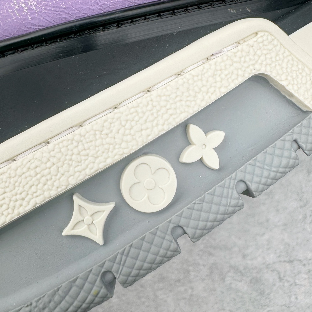 图片[15]-＃GD广顶 Louis Vuitton Trainer lv路易威登时装走秀运动时尚板鞋 外贸零售特供批次 2023全新纸板数据 印花高频效果碾压市面 市售天花板产物 耗时半年巨作 全套原厂新版原纸板楦头开发 原厂特供皮料加持 市场所有版本中综合最强的货品 GD实力大厂出品 全网最全配色更新最快 最成熟的做工稳定的品控 完美鞋型超高的清洁度 零毛边线头瑕疵 全套原楦原纸版原鞋开模 全网最具灵魂的版型 正确原装黄色鞋盒 正确中底印花 鞋面印花3D高频深度立体 全鞋电脑针车 紧密相连 针距密度一致 环保乳胶注塑鞋垫 厚度脚感还原原版 皮面裁剪部位 统一油边封口工艺 原装橡胶大底含胶量大底组合零偏差 专柜全套包装 防尘袋 说明书 质保卡 男女鞋 尺码：35 36 37 38 39 40 41 42 43 44 45-选品中心