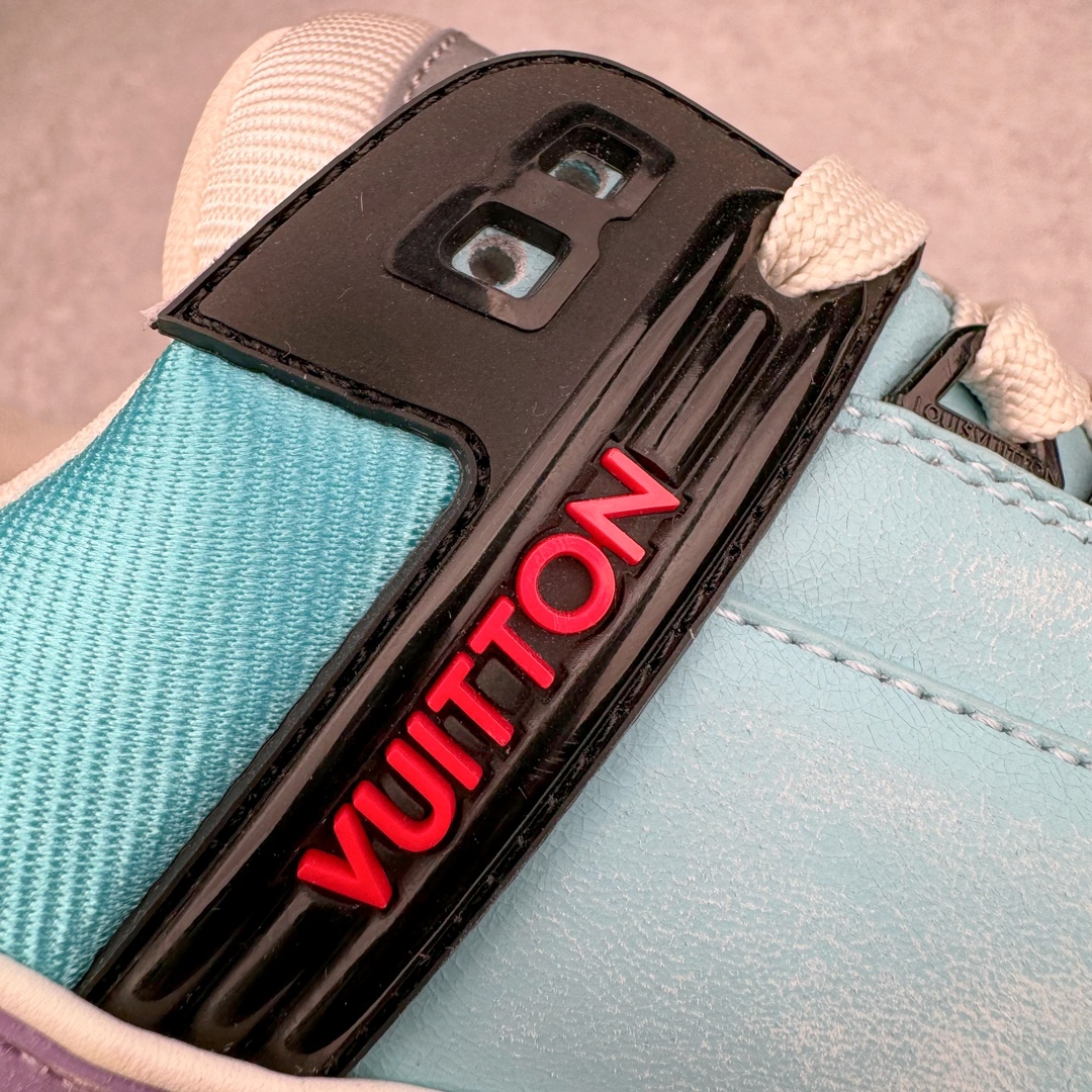 图片[16]-＃GD广顶 Louis Vuitton Trainer lv路易威登时装走秀运动时尚板鞋 外贸零售特供批次 2023全新纸板数据 印花高频效果碾压市面 市售天花板产物 耗时半年巨作 全套原厂新版原纸板楦头开发 原厂特供皮料加持 市场所有版本中综合最强的货品 GD实力大厂出品 全网最全配色更新最快 最成熟的做工稳定的品控 完美鞋型超高的清洁度 零毛边线头瑕疵 全套原楦原纸版原鞋开模 全网最具灵魂的版型 正确原装黄色鞋盒 正确中底印花 鞋面印花3D高频深度立体 全鞋电脑针车 紧密相连 针距密度一致 环保乳胶注塑鞋垫 厚度脚感还原原版 皮面裁剪部位 统一油边封口工艺 原装橡胶大底含胶量大底组合零偏差 专柜全套包装 防尘袋 说明书 质保卡 男女鞋 尺码：35 36 37 38 39 40 41 42 43 44 45-选品中心